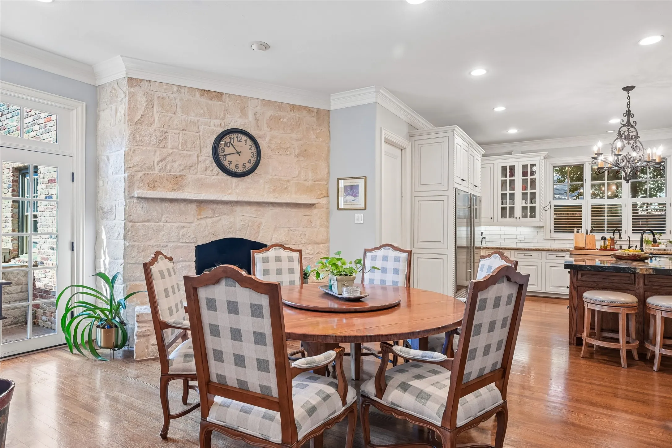 Single Family Residence For Sale in Dallas County , 3133 Purdue Avenue, University Park, Texas 75225, 5 Bedroom, 8 Bathroom, 2 Garage spaces, 6,376 Sqft, built in 2001, mls#21372986, Real Estate Agent in University Park, Homes For Sale in Dallas county, Homes For Sale in University Park, Realtor in University Park Texas, Real Estate Brokerage Independent Realty Texas, Luminita Cordes Realtor