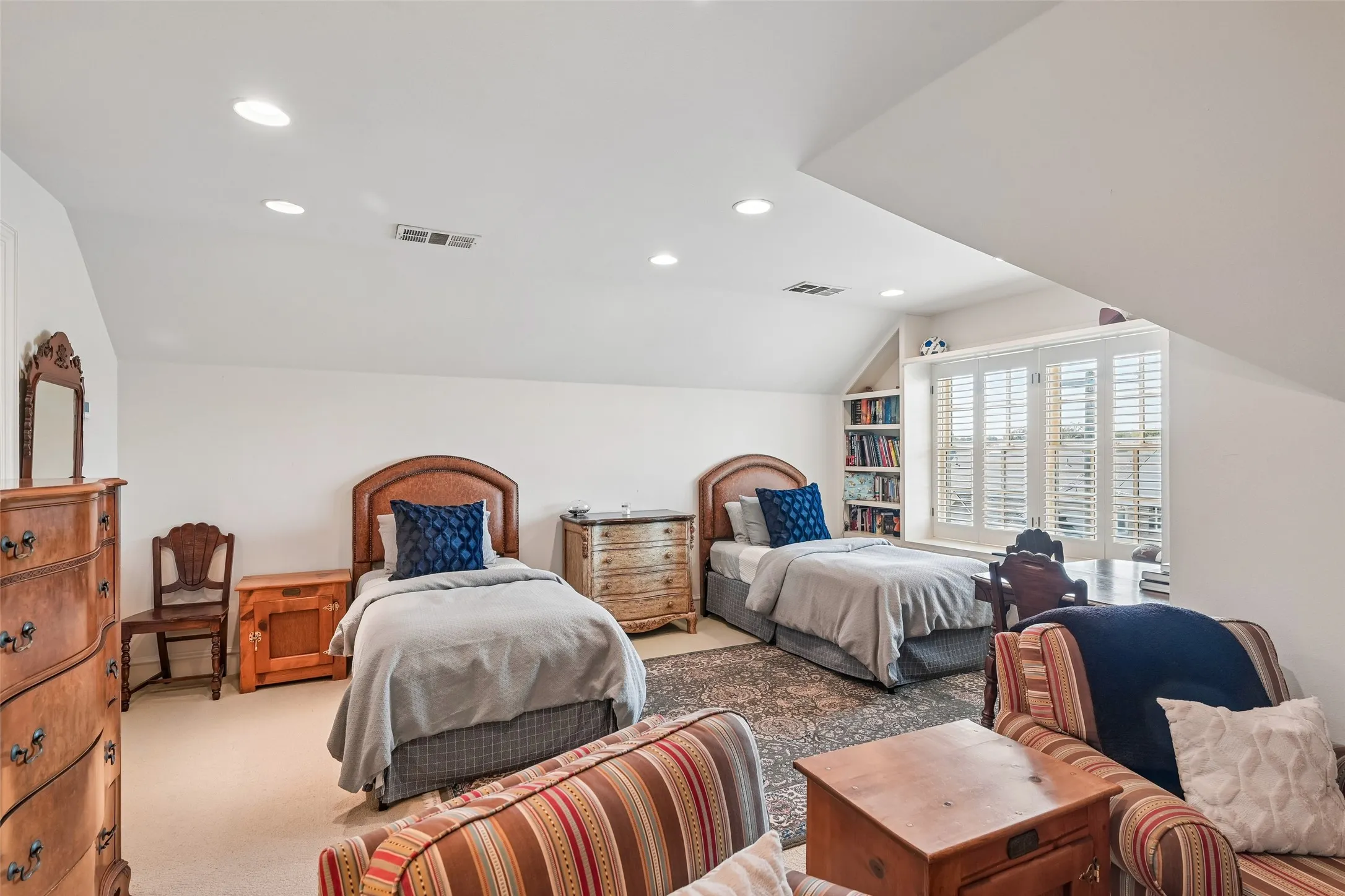 Single Family Residence For Sale in Dallas County , 3133 Purdue Avenue, University Park, Texas 75225, 5 Bedroom, 8 Bathroom, 2 Garage spaces, 6,376 Sqft, built in 2001, mls#21372986, Real Estate Agent in University Park, Homes For Sale in Dallas county, Homes For Sale in University Park, Realtor in University Park Texas, Real Estate Brokerage Independent Realty Texas, Luminita Cordes Realtor