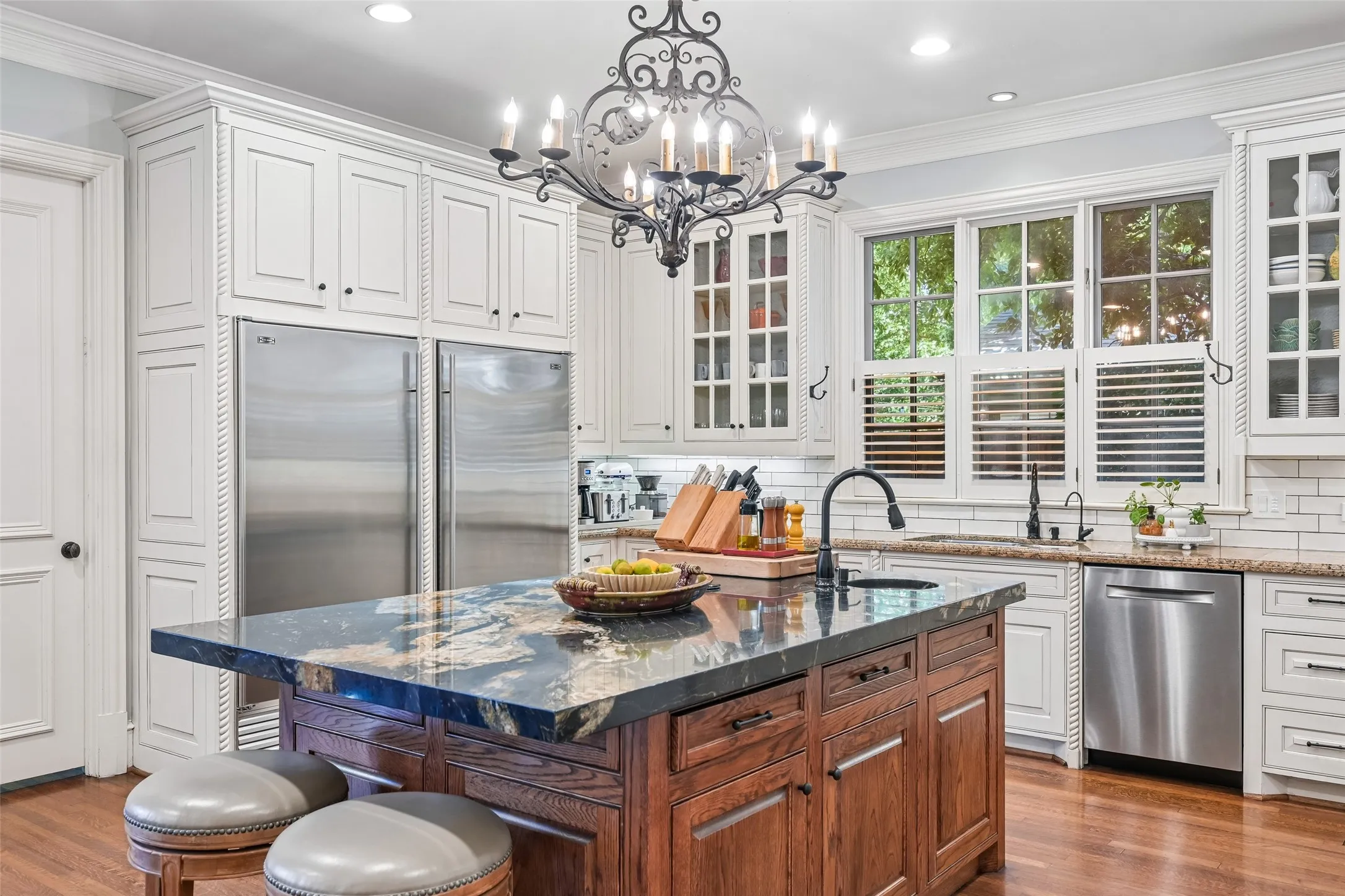 Single Family Residence For Sale in Dallas County , 3133 Purdue Avenue, University Park, Texas 75225, 5 Bedroom, 8 Bathroom, 2 Garage spaces, 6,376 Sqft, built in 2001, mls#21372986, Real Estate Agent in University Park, Homes For Sale in Dallas county, Homes For Sale in University Park, Realtor in University Park Texas, Real Estate Brokerage Independent Realty Texas, Luminita Cordes Realtor