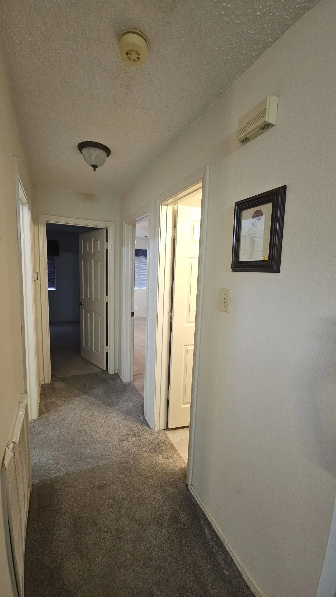 Single Family Residence For Sale in Tarrant County , 827 Quail Brook Drive, Arlington, Texas 76001, 3 Bedroom, 2 Bathroom, 2 Garage spaces, 1,800 Sqft, built in 1988, mls#21376208, Real Estate Agent in Arlington, Homes For Sale in Tarrant county, Homes For Sale in Arlington, Realtor in Arlington Texas, Real Estate Brokerage Independent Realty Texas, Luminita Cordes Realtor