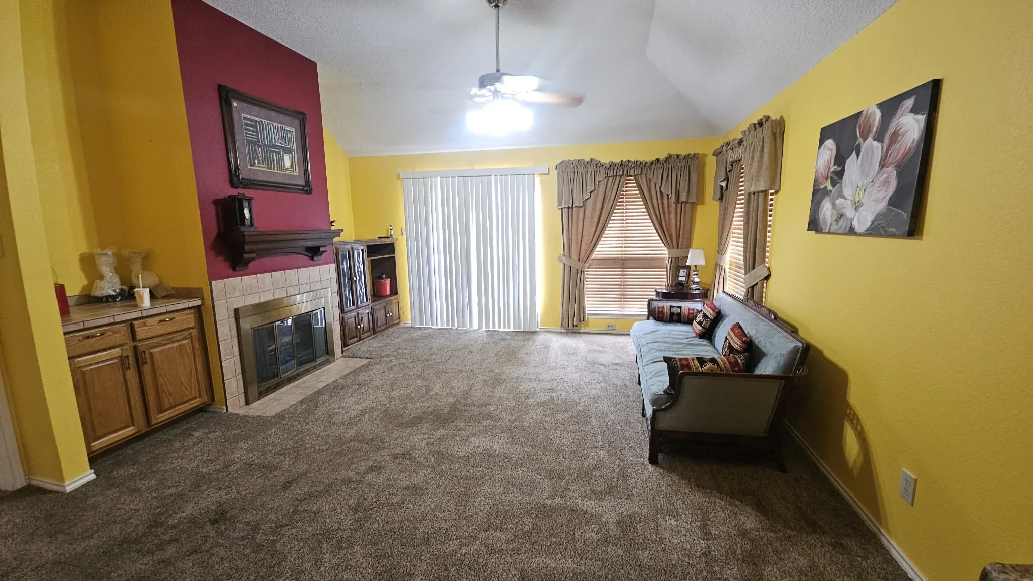 Single Family Residence For Sale in Tarrant County , 827 Quail Brook Drive, Arlington, Texas 76001, 3 Bedroom, 2 Bathroom, 2 Garage spaces, 1,800 Sqft, built in 1988, mls#21376208, Real Estate Agent in Arlington, Homes For Sale in Tarrant county, Homes For Sale in Arlington, Realtor in Arlington Texas, Real Estate Brokerage Independent Realty Texas, Luminita Cordes Realtor