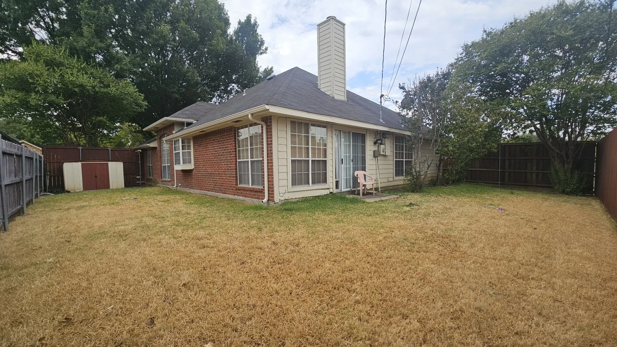Single Family Residence For Sale in Tarrant County , 827 Quail Brook Drive, Arlington, Texas 76001, 3 Bedroom, 2 Bathroom, 2 Garage spaces, 1,800 Sqft, built in 1988, mls#21376208, Real Estate Agent in Arlington, Homes For Sale in Tarrant county, Homes For Sale in Arlington, Realtor in Arlington Texas, Real Estate Brokerage Independent Realty Texas, Luminita Cordes Realtor
