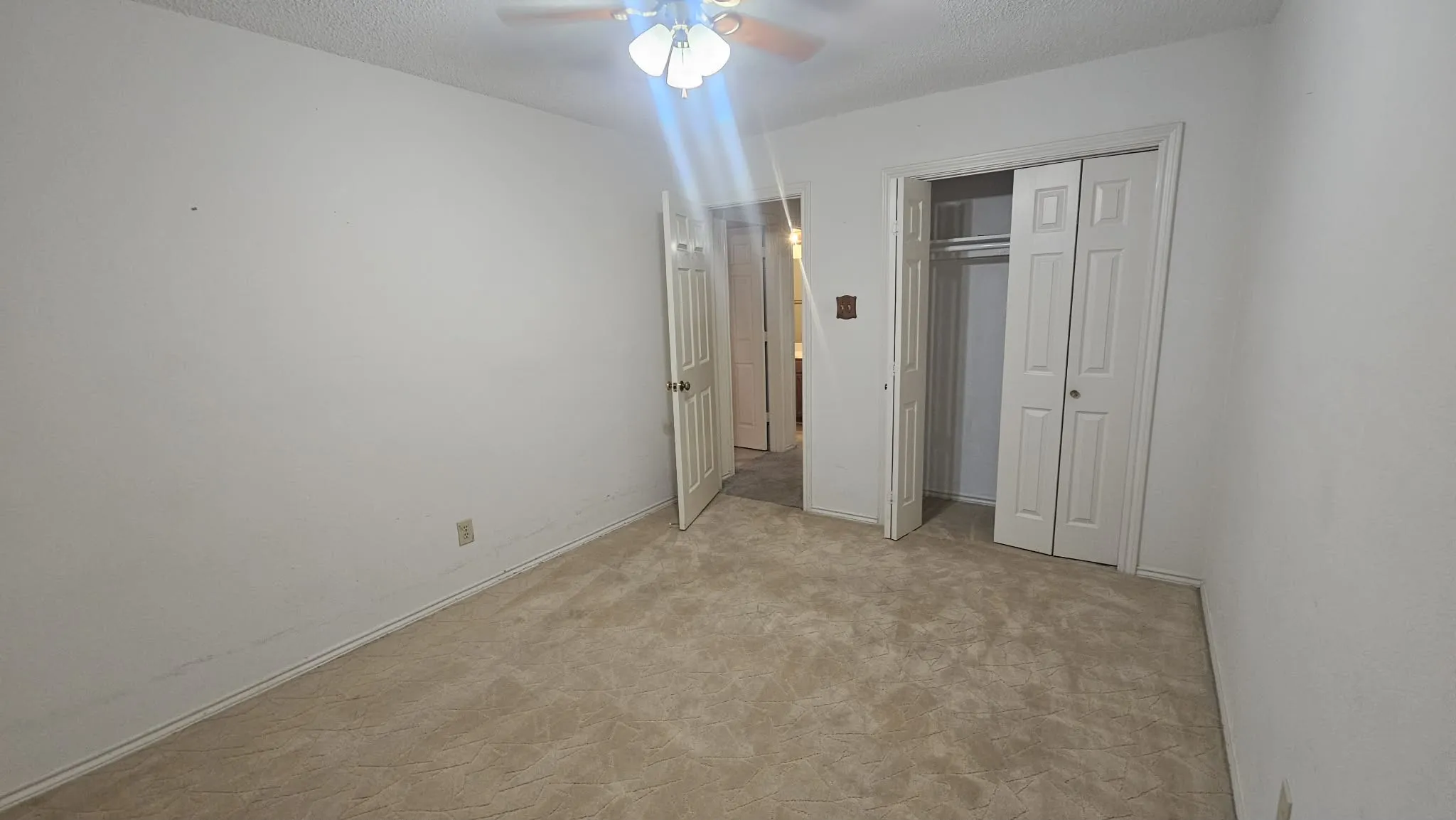 Single Family Residence For Sale in Tarrant County , 827 Quail Brook Drive, Arlington, Texas 76001, 3 Bedroom, 2 Bathroom, 2 Garage spaces, 1,800 Sqft, built in 1988, mls#21376208, Real Estate Agent in Arlington, Homes For Sale in Tarrant county, Homes For Sale in Arlington, Realtor in Arlington Texas, Real Estate Brokerage Independent Realty Texas, Luminita Cordes Realtor