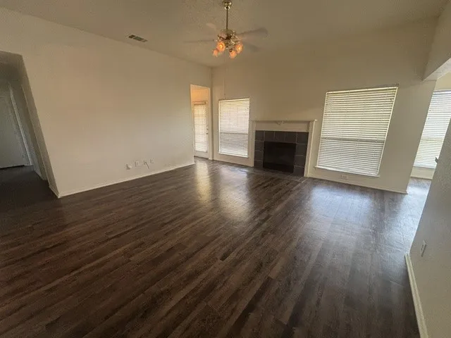 Single Family Residence For Rent in Johnson County , 1024 Carlin Lane, Burleson, Texas 76028, 4 Bedroom, 2 Bathroom, 2 Garage spaces, 1,664 Sqft, built in 2003, mls#21376262, Real Estate Agent in Burleson, Homes For Rent in Johnson county, Homes For Rent in Burleson, Realtor in Burleson Texas, Real Estate Brokerage Independent Realty Texas, Luminita Cordes Realtor