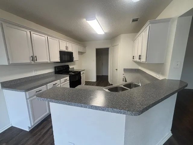 Single Family Residence For Rent in Johnson County , 1024 Carlin Lane, Burleson, Texas 76028, 4 Bedroom, 2 Bathroom, 2 Garage spaces, 1,664 Sqft, built in 2003, mls#21376262, Real Estate Agent in Burleson, Homes For Rent in Johnson county, Homes For Rent in Burleson, Realtor in Burleson Texas, Real Estate Brokerage Independent Realty Texas, Luminita Cordes Realtor