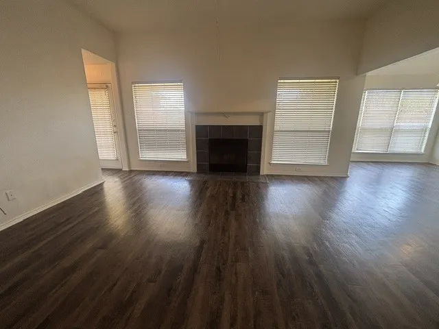Single Family Residence For Rent in Johnson County , 1024 Carlin Lane, Burleson, Texas 76028, 4 Bedroom, 2 Bathroom, 2 Garage spaces, 1,664 Sqft, built in 2003, mls#21376262, Real Estate Agent in Burleson, Homes For Rent in Johnson county, Homes For Rent in Burleson, Realtor in Burleson Texas, Real Estate Brokerage Independent Realty Texas, Luminita Cordes Realtor