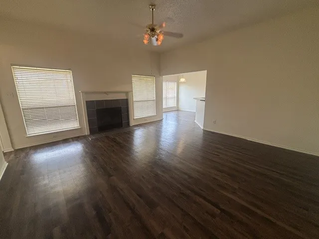 Single Family Residence For Rent in Johnson County , 1024 Carlin Lane, Burleson, Texas 76028, 4 Bedroom, 2 Bathroom, 2 Garage spaces, 1,664 Sqft, built in 2003, mls#21376262, Real Estate Agent in Burleson, Homes For Rent in Johnson county, Homes For Rent in Burleson, Realtor in Burleson Texas, Real Estate Brokerage Independent Realty Texas, Luminita Cordes Realtor