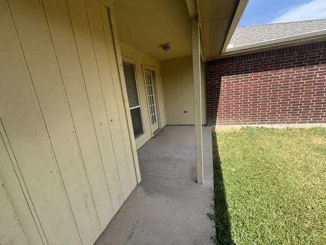 Single Family Residence For Rent in Johnson County , 1024 Carlin Lane, Burleson, Texas 76028, 4 Bedroom, 2 Bathroom, 2 Garage spaces, 1,664 Sqft, built in 2003, mls#21376262, Real Estate Agent in Burleson, Homes For Rent in Johnson county, Homes For Rent in Burleson, Realtor in Burleson Texas, Real Estate Brokerage Independent Realty Texas, Luminita Cordes Realtor