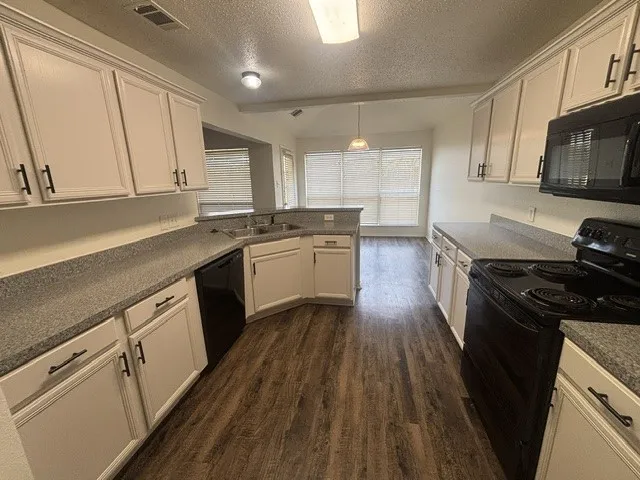 Single Family Residence For Rent in Johnson County , 1024 Carlin Lane, Burleson, Texas 76028, 4 Bedroom, 2 Bathroom, 2 Garage spaces, 1,664 Sqft, built in 2003, mls#21376262, Real Estate Agent in Burleson, Homes For Rent in Johnson county, Homes For Rent in Burleson, Realtor in Burleson Texas, Real Estate Brokerage Independent Realty Texas, Luminita Cordes Realtor