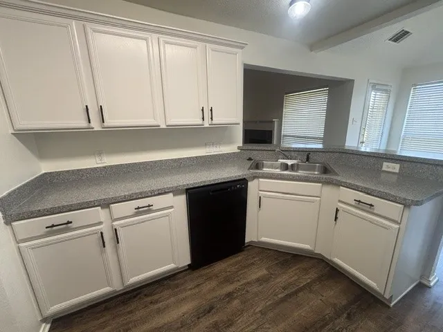 Single Family Residence For Rent in Johnson County , 1024 Carlin Lane, Burleson, Texas 76028, 4 Bedroom, 2 Bathroom, 2 Garage spaces, 1,664 Sqft, built in 2003, mls#21376262, Real Estate Agent in Burleson, Homes For Rent in Johnson county, Homes For Rent in Burleson, Realtor in Burleson Texas, Real Estate Brokerage Independent Realty Texas, Luminita Cordes Realtor