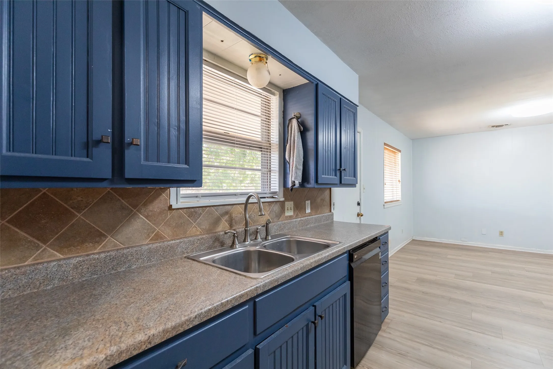Single Family Residence For Sale in Taylor County , 5310 Alamo Drive, Abilene, Texas 79605, 3 Bedroom, 2 Bathroom, 2 Garage spaces, 1,187 Sqft, built in 1971, mls#21374709, Real Estate Agent in Abilene, Homes For Sale in Taylor county, Homes For Sale in Abilene, Realtor in Abilene Texas, Real Estate Brokerage Independent Realty Texas, Luminita Cordes Realtor