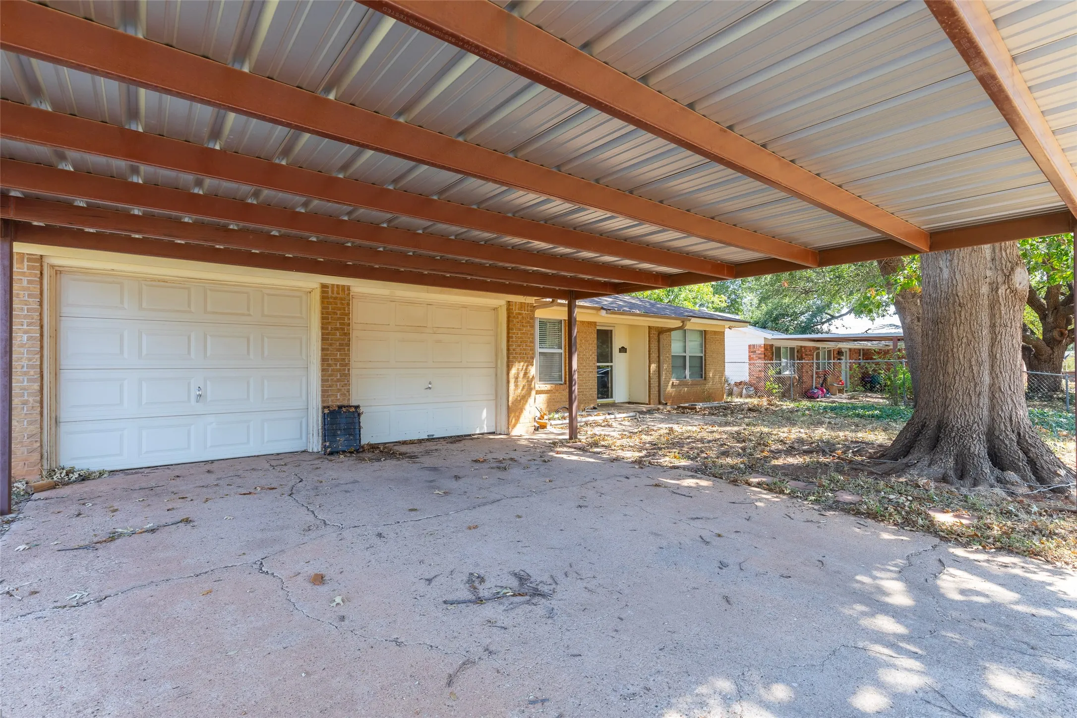 Single Family Residence For Sale in Taylor County , 5310 Alamo Drive, Abilene, Texas 79605, 3 Bedroom, 2 Bathroom, 2 Garage spaces, 1,187 Sqft, built in 1971, mls#21374709, Real Estate Agent in Abilene, Homes For Sale in Taylor county, Homes For Sale in Abilene, Realtor in Abilene Texas, Real Estate Brokerage Independent Realty Texas, Luminita Cordes Realtor