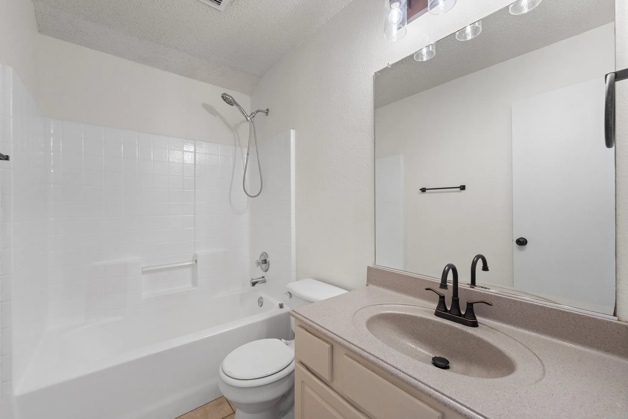 Single Family Residence For Sale in Johnson County , 832 Beaver Creek Drive, Burleson, Texas 76028, 3 Bedroom, 2 Bathroom, 2 Garage spaces, 1,617 Sqft, built in 2000, mls#21375231, Real Estate Agent in Burleson, Homes For Sale in Johnson county, Homes For Sale in Burleson, Realtor in Burleson Texas, Real Estate Brokerage Independent Realty Texas, Luminita Cordes Realtor