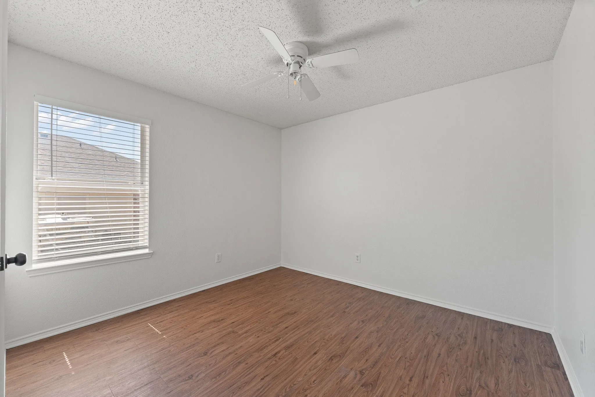 Single Family Residence For Sale in Johnson County , 832 Beaver Creek Drive, Burleson, Texas 76028, 3 Bedroom, 2 Bathroom, 2 Garage spaces, 1,617 Sqft, built in 2000, mls#21375231, Real Estate Agent in Burleson, Homes For Sale in Johnson county, Homes For Sale in Burleson, Realtor in Burleson Texas, Real Estate Brokerage Independent Realty Texas, Luminita Cordes Realtor