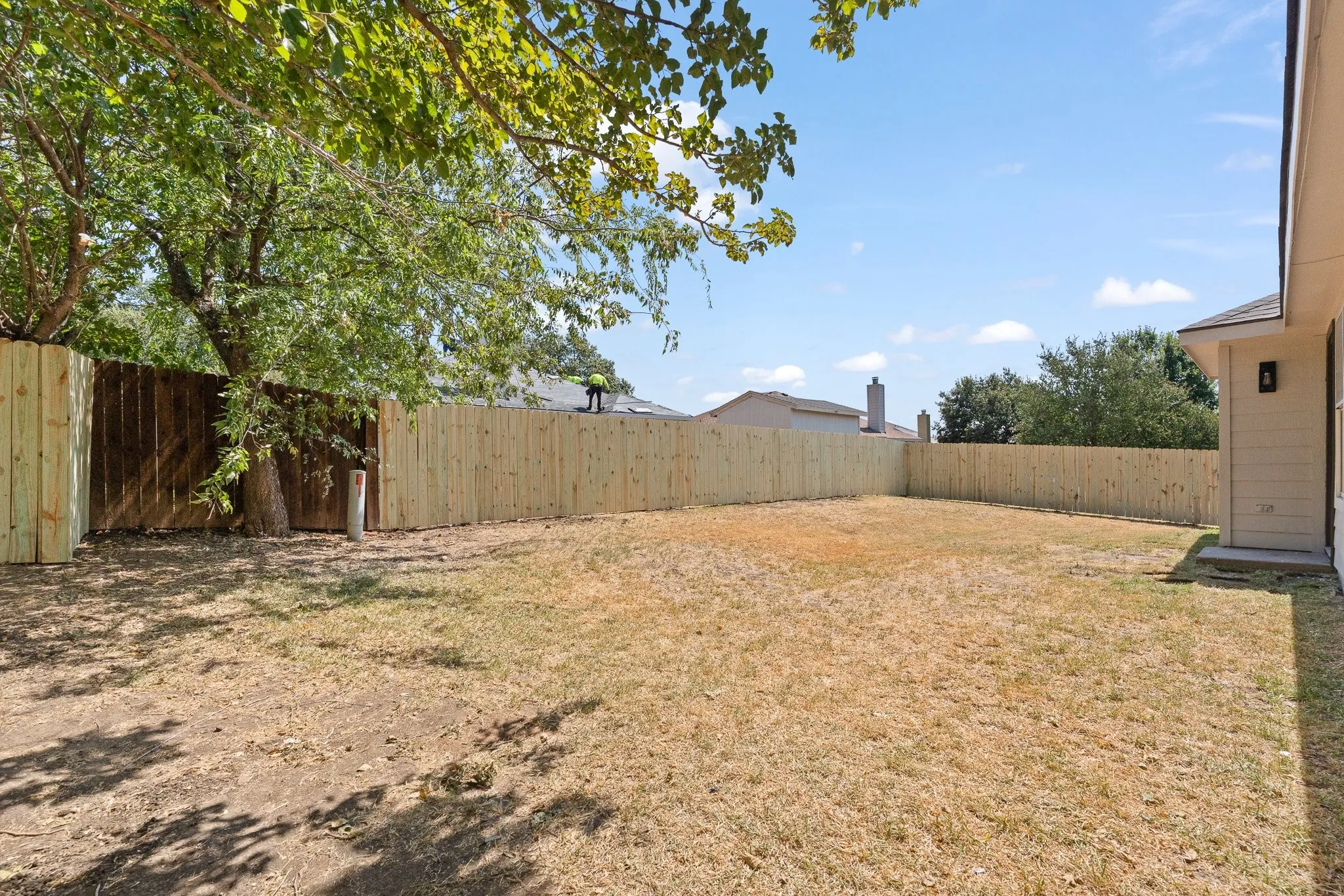 Single Family Residence For Sale in Johnson County , 832 Beaver Creek Drive, Burleson, Texas 76028, 3 Bedroom, 2 Bathroom, 2 Garage spaces, 1,617 Sqft, built in 2000, mls#21375231, Real Estate Agent in Burleson, Homes For Sale in Johnson county, Homes For Sale in Burleson, Realtor in Burleson Texas, Real Estate Brokerage Independent Realty Texas, Luminita Cordes Realtor