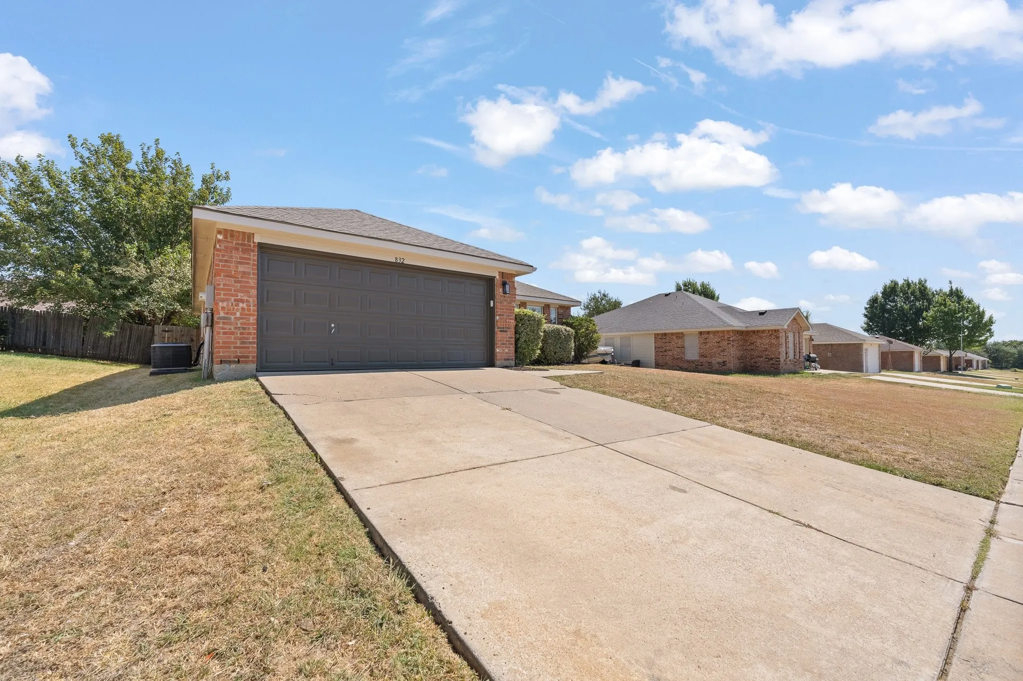 Single Family Residence For Sale in Johnson County , 832 Beaver Creek Drive, Burleson, Texas 76028, 3 Bedroom, 2 Bathroom, 2 Garage spaces, 1,617 Sqft, built in 2000, mls#21375231, Real Estate Agent in Burleson, Homes For Sale in Johnson county, Homes For Sale in Burleson, Realtor in Burleson Texas, Real Estate Brokerage Independent Realty Texas, Luminita Cordes Realtor