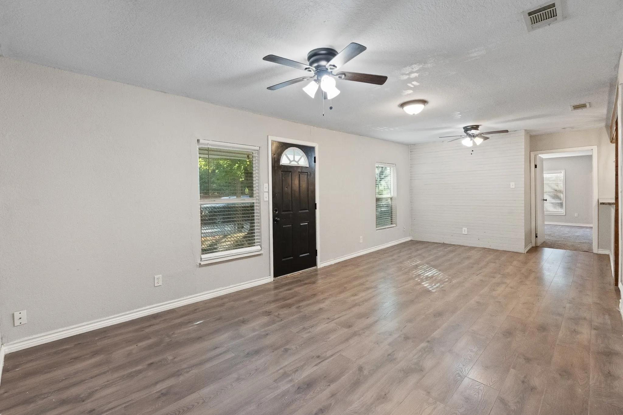 Single Family Residence For Sale in Johnson County , 1130 Alvarado Street, Cleburne, Texas 76031, 4 Bedroom, 2 Bathroom, Garage spaces, 1,387 Sqft, built in 1940, mls#21376252, Real Estate Agent in Cleburne, Homes For Sale in Johnson county, Homes For Sale in Cleburne, Realtor in Cleburne Texas, Real Estate Brokerage Independent Realty Texas, Luminita Cordes Realtor