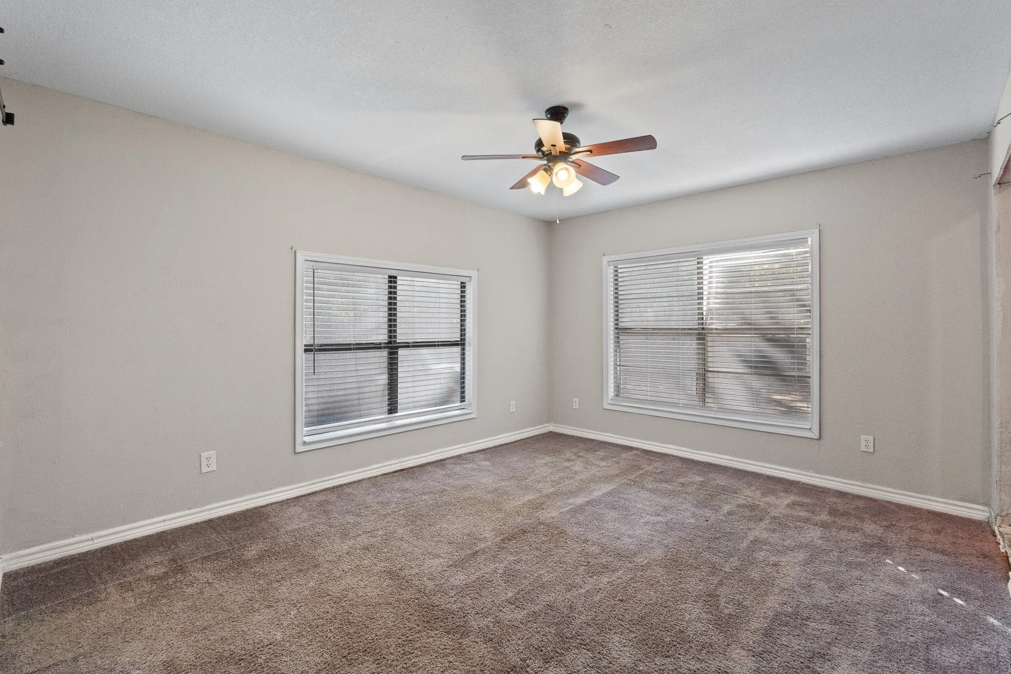 Single Family Residence For Sale in Johnson County , 1130 Alvarado Street, Cleburne, Texas 76031, 4 Bedroom, 2 Bathroom, Garage spaces, 1,387 Sqft, built in 1940, mls#21376252, Real Estate Agent in Cleburne, Homes For Sale in Johnson county, Homes For Sale in Cleburne, Realtor in Cleburne Texas, Real Estate Brokerage Independent Realty Texas, Luminita Cordes Realtor