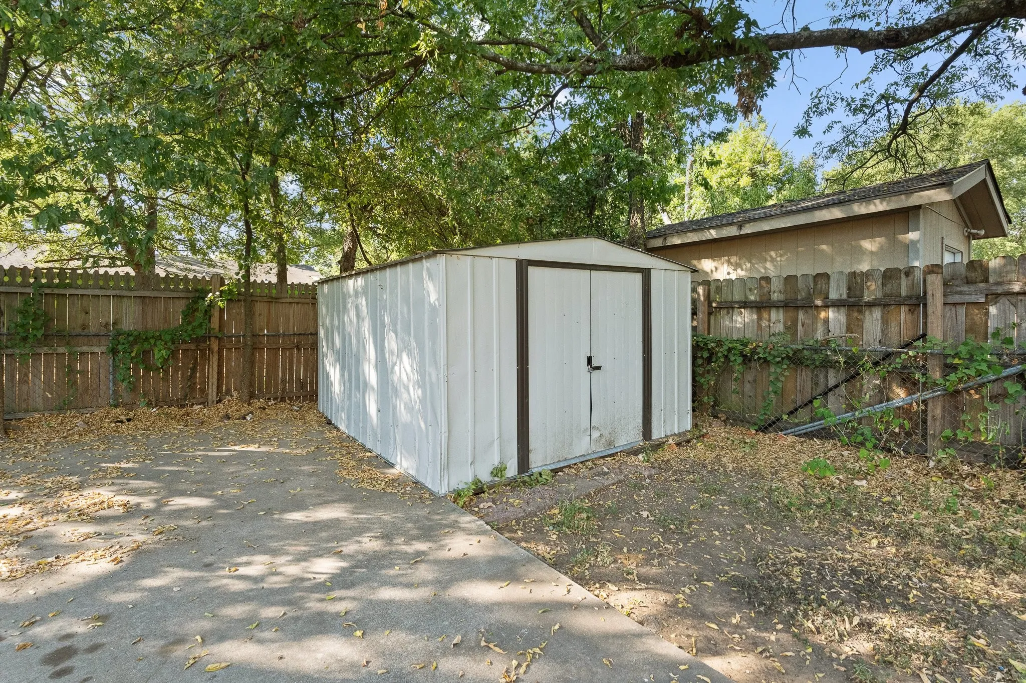 Single Family Residence For Sale in Johnson County , 1130 Alvarado Street, Cleburne, Texas 76031, 4 Bedroom, 2 Bathroom, Garage spaces, 1,387 Sqft, built in 1940, mls#21376252, Real Estate Agent in Cleburne, Homes For Sale in Johnson county, Homes For Sale in Cleburne, Realtor in Cleburne Texas, Real Estate Brokerage Independent Realty Texas, Luminita Cordes Realtor