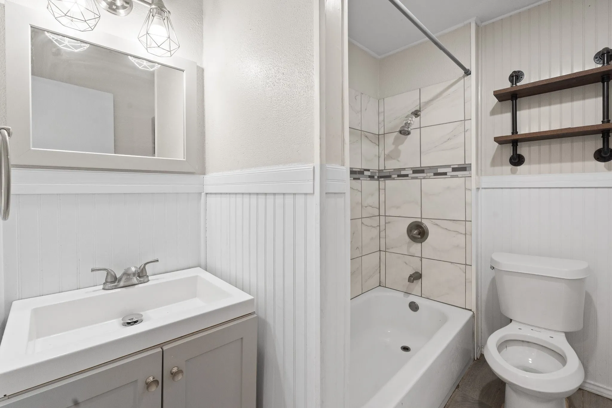 Single Family Residence For Sale in Johnson County , 1130 Alvarado Street, Cleburne, Texas 76031, 4 Bedroom, 2 Bathroom, Garage spaces, 1,387 Sqft, built in 1940, mls#21376252, Real Estate Agent in Cleburne, Homes For Sale in Johnson county, Homes For Sale in Cleburne, Realtor in Cleburne Texas, Real Estate Brokerage Independent Realty Texas, Luminita Cordes Realtor