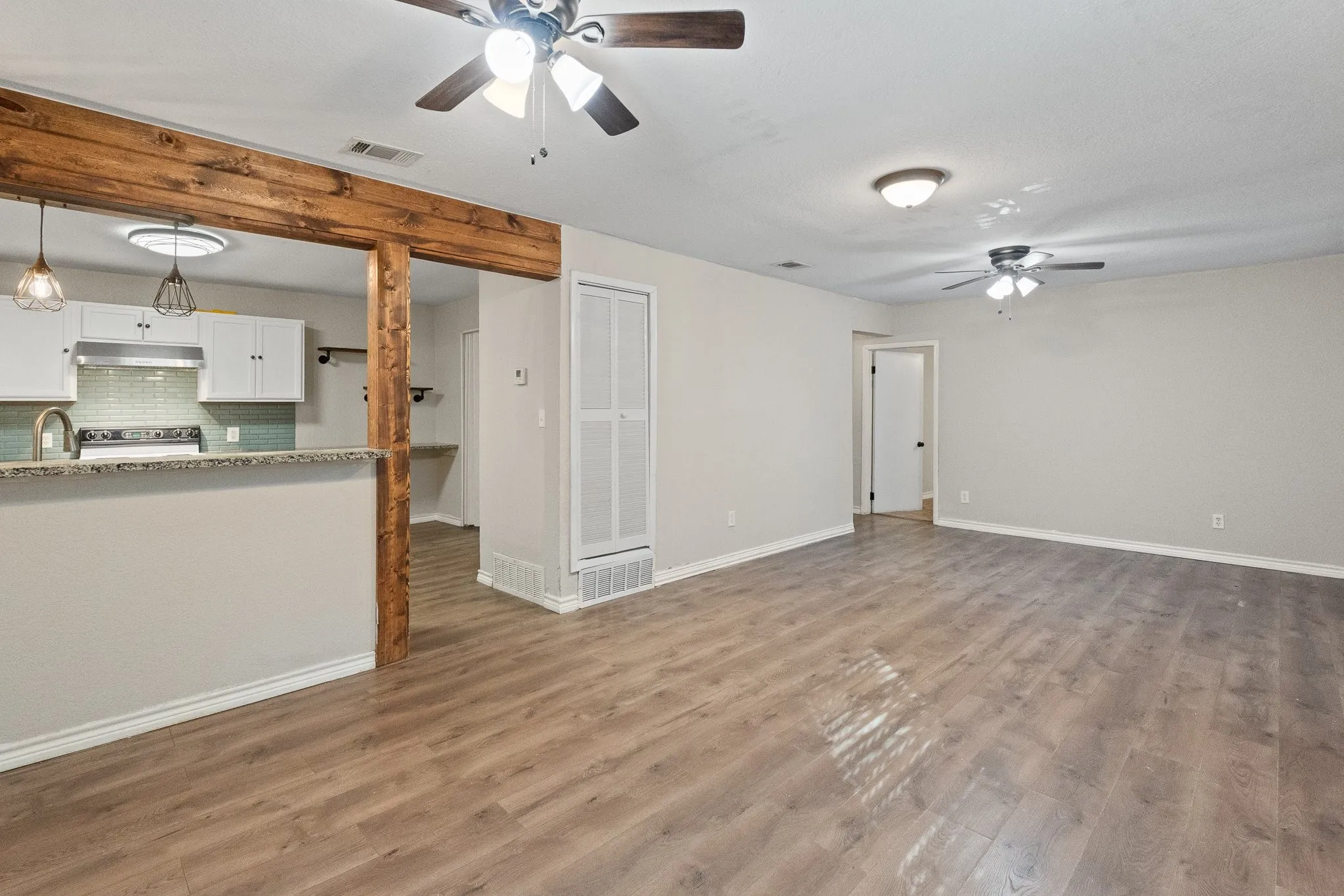 Single Family Residence For Sale in Johnson County , 1130 Alvarado Street, Cleburne, Texas 76031, 4 Bedroom, 2 Bathroom, Garage spaces, 1,387 Sqft, built in 1940, mls#21376252, Real Estate Agent in Cleburne, Homes For Sale in Johnson county, Homes For Sale in Cleburne, Realtor in Cleburne Texas, Real Estate Brokerage Independent Realty Texas, Luminita Cordes Realtor