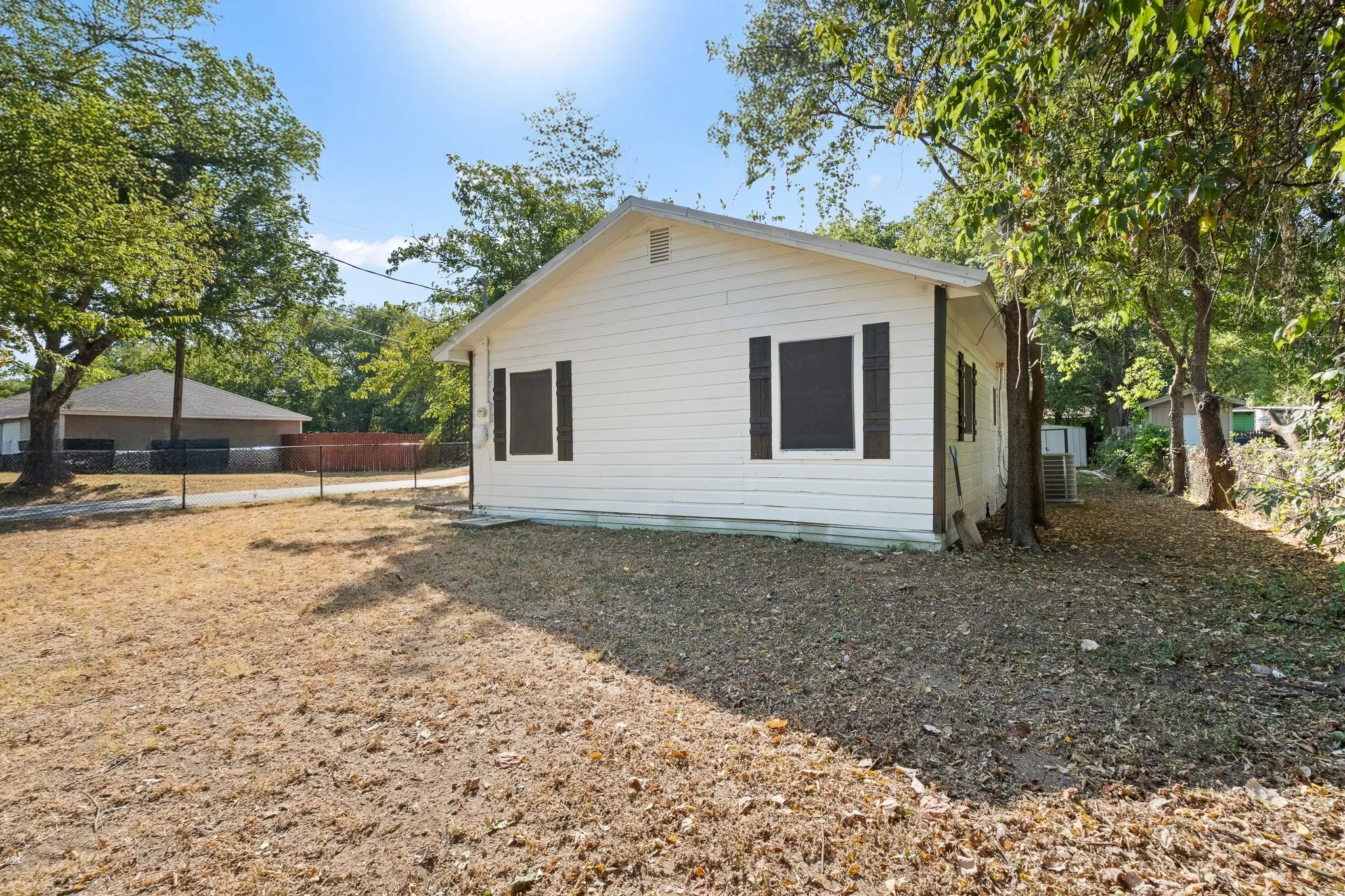 Single Family Residence For Sale in Johnson County , 1130 Alvarado Street, Cleburne, Texas 76031, 4 Bedroom, 2 Bathroom, Garage spaces, 1,387 Sqft, built in 1940, mls#21376252, Real Estate Agent in Cleburne, Homes For Sale in Johnson county, Homes For Sale in Cleburne, Realtor in Cleburne Texas, Real Estate Brokerage Independent Realty Texas, Luminita Cordes Realtor