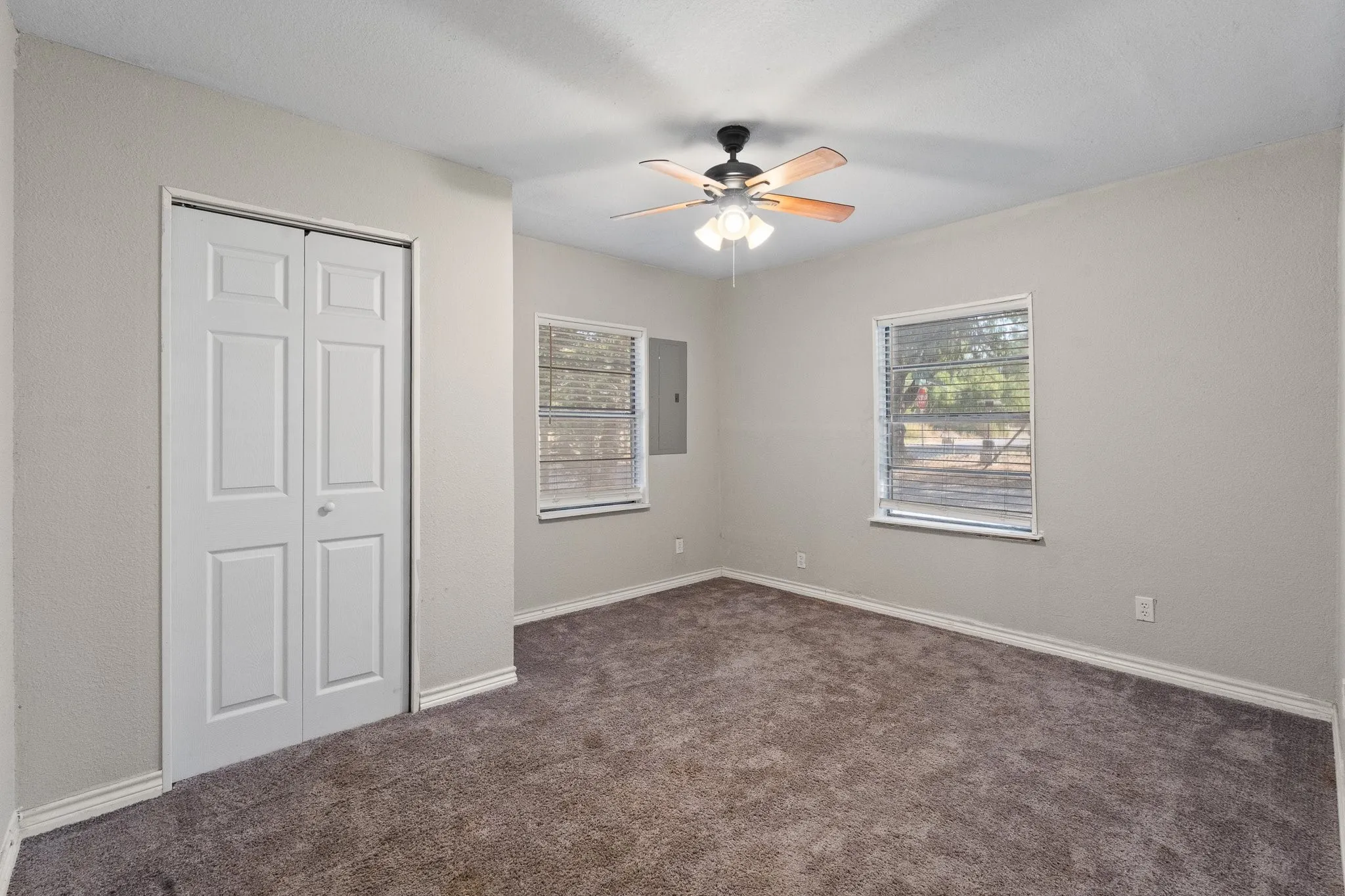 Single Family Residence For Sale in Johnson County , 1130 Alvarado Street, Cleburne, Texas 76031, 4 Bedroom, 2 Bathroom, Garage spaces, 1,387 Sqft, built in 1940, mls#21376252, Real Estate Agent in Cleburne, Homes For Sale in Johnson county, Homes For Sale in Cleburne, Realtor in Cleburne Texas, Real Estate Brokerage Independent Realty Texas, Luminita Cordes Realtor