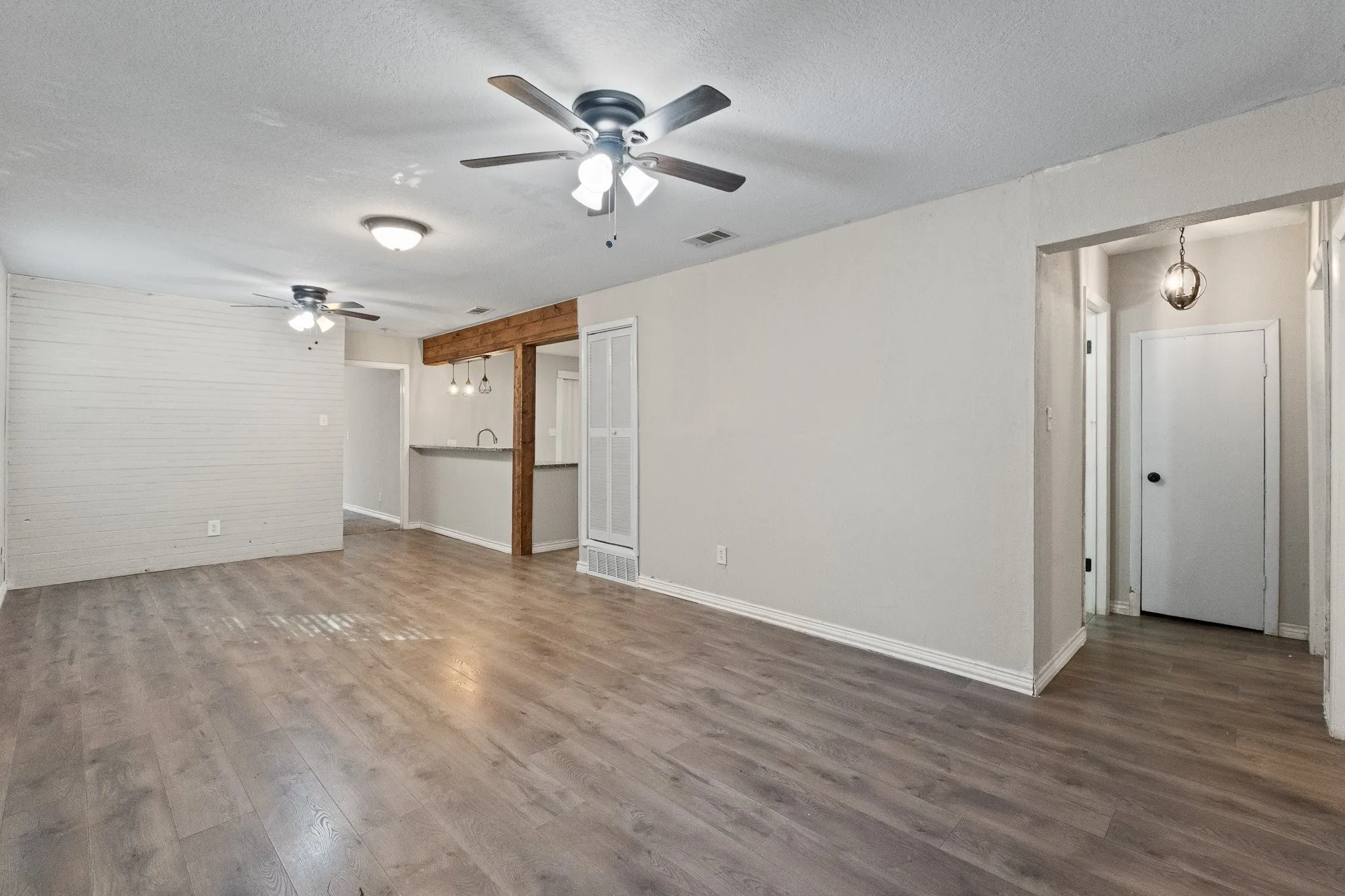 Single Family Residence For Sale in Johnson County , 1130 Alvarado Street, Cleburne, Texas 76031, 4 Bedroom, 2 Bathroom, Garage spaces, 1,387 Sqft, built in 1940, mls#21376252, Real Estate Agent in Cleburne, Homes For Sale in Johnson county, Homes For Sale in Cleburne, Realtor in Cleburne Texas, Real Estate Brokerage Independent Realty Texas, Luminita Cordes Realtor