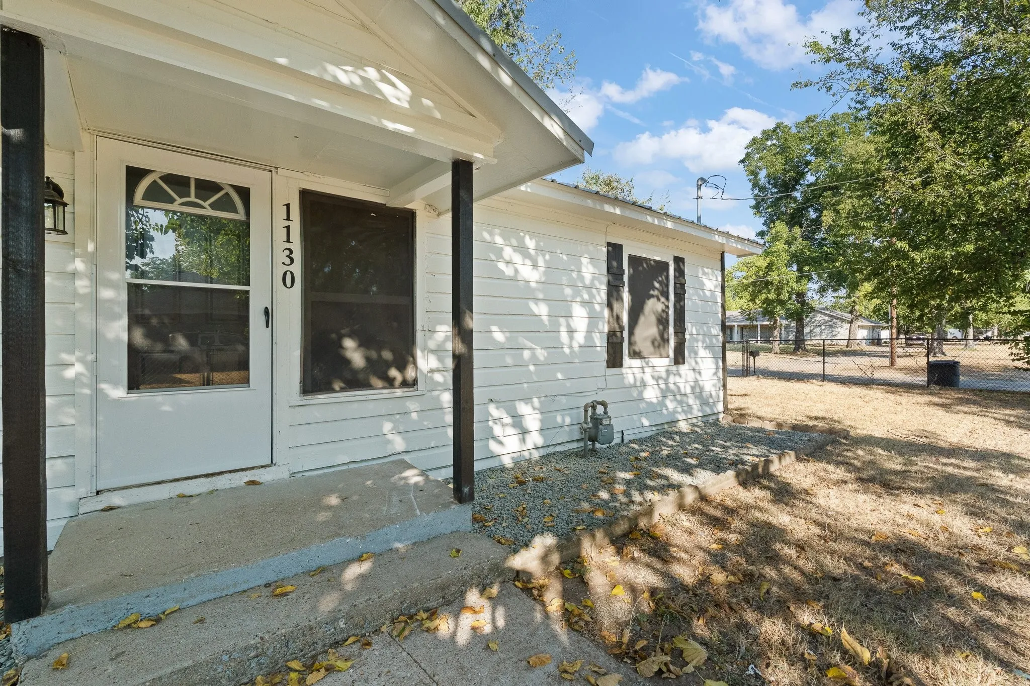 Single Family Residence For Sale in Johnson County , 1130 Alvarado Street, Cleburne, Texas 76031, 4 Bedroom, 2 Bathroom, Garage spaces, 1,387 Sqft, built in 1940, mls#21376252, Real Estate Agent in Cleburne, Homes For Sale in Johnson county, Homes For Sale in Cleburne, Realtor in Cleburne Texas, Real Estate Brokerage Independent Realty Texas, Luminita Cordes Realtor