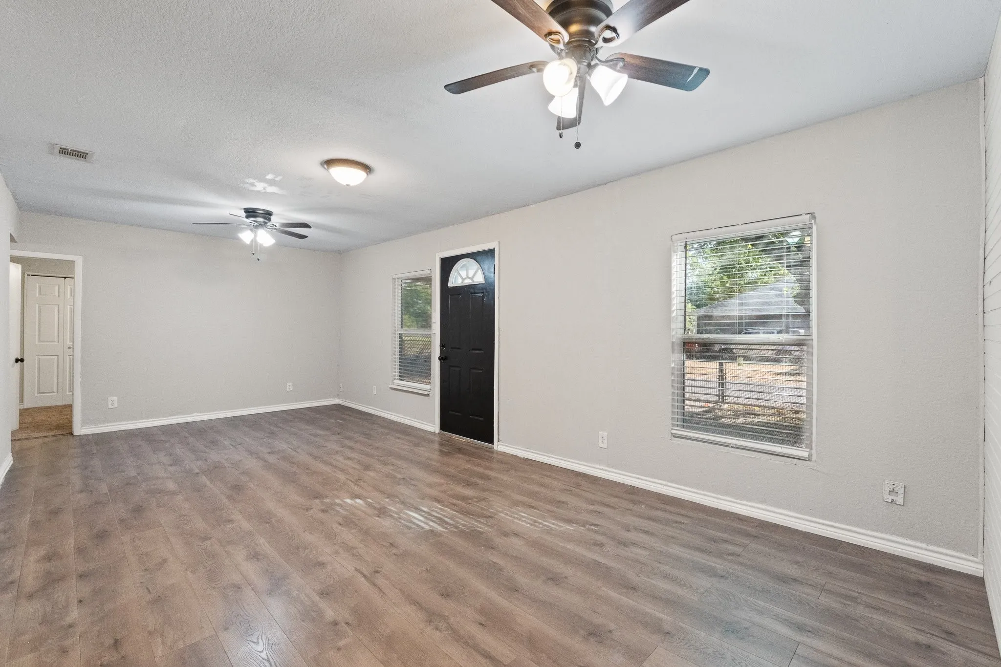 Single Family Residence For Sale in Johnson County , 1130 Alvarado Street, Cleburne, Texas 76031, 4 Bedroom, 2 Bathroom, Garage spaces, 1,387 Sqft, built in 1940, mls#21376252, Real Estate Agent in Cleburne, Homes For Sale in Johnson county, Homes For Sale in Cleburne, Realtor in Cleburne Texas, Real Estate Brokerage Independent Realty Texas, Luminita Cordes Realtor