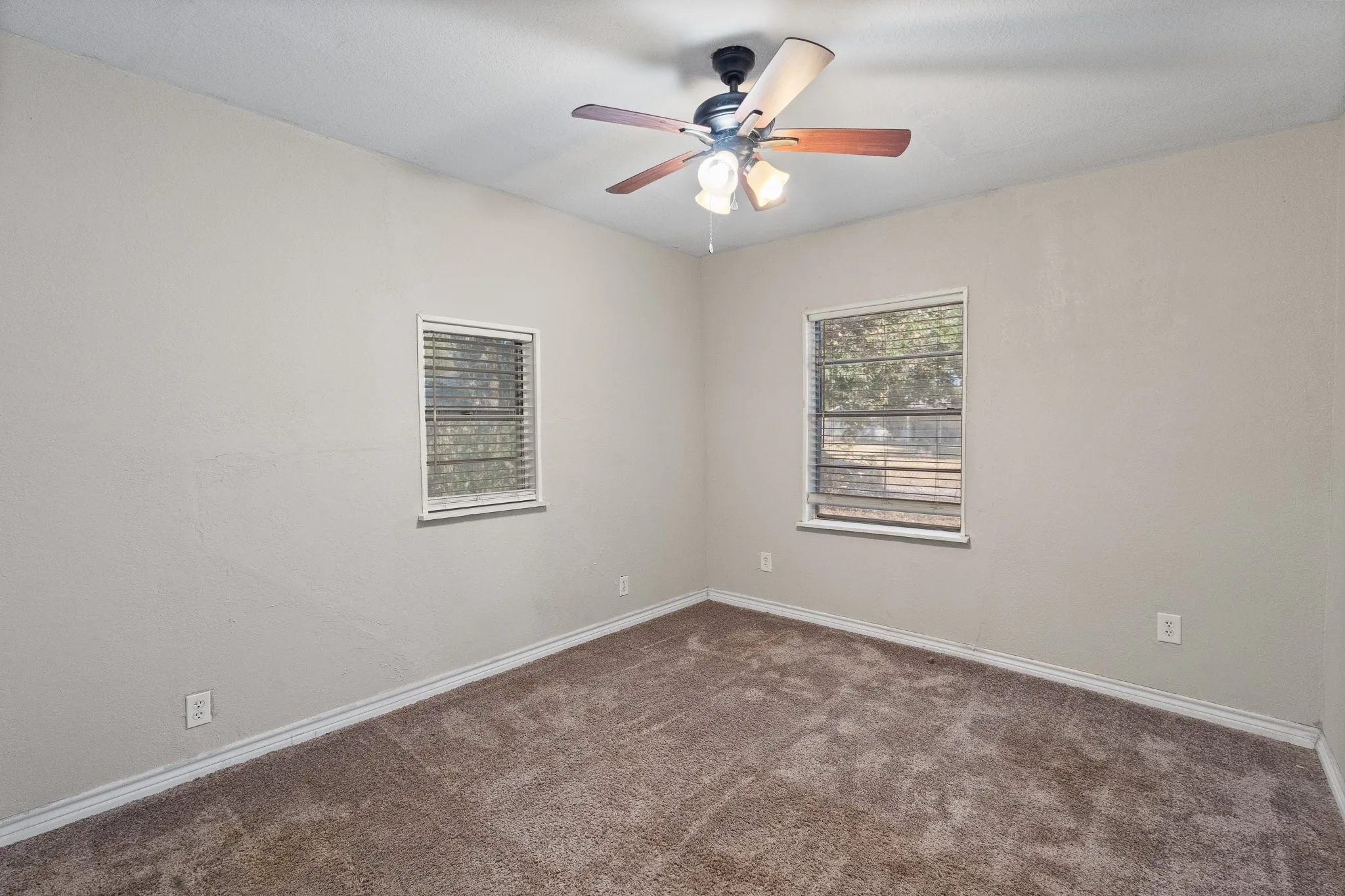 Single Family Residence For Sale in Johnson County , 1130 Alvarado Street, Cleburne, Texas 76031, 4 Bedroom, 2 Bathroom, Garage spaces, 1,387 Sqft, built in 1940, mls#21376252, Real Estate Agent in Cleburne, Homes For Sale in Johnson county, Homes For Sale in Cleburne, Realtor in Cleburne Texas, Real Estate Brokerage Independent Realty Texas, Luminita Cordes Realtor