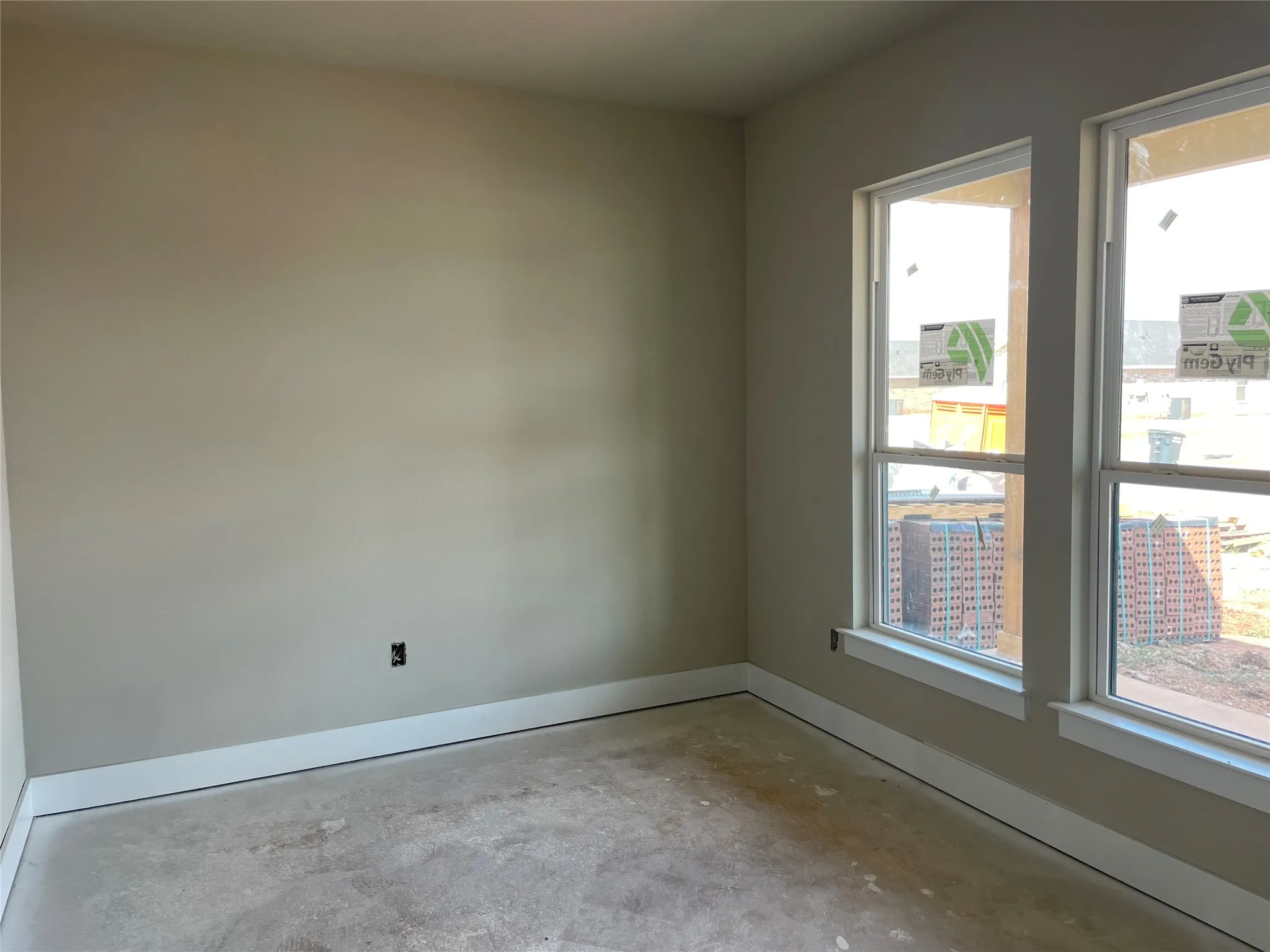 BEDROOM 2 (FRONT)