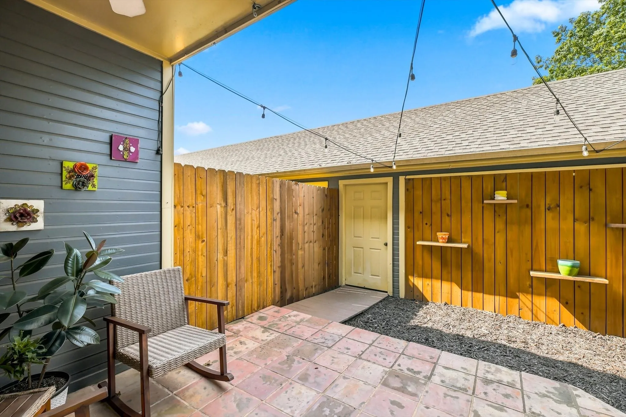 Townhouse For Sale in Denton County , 136 Cobblestone Row, Denton, Texas 76207, 2 Bedroom, 3 Bathroom, 2 Garage spaces, 1,406 Sqft, built in 1985, mls#21373546, Real Estate Agent in Denton, Homes For Sale in Denton county, Homes For Sale in Denton, Realtor in Denton Texas, Real Estate Brokerage Independent Realty Texas, Luminita Cordes Realtor