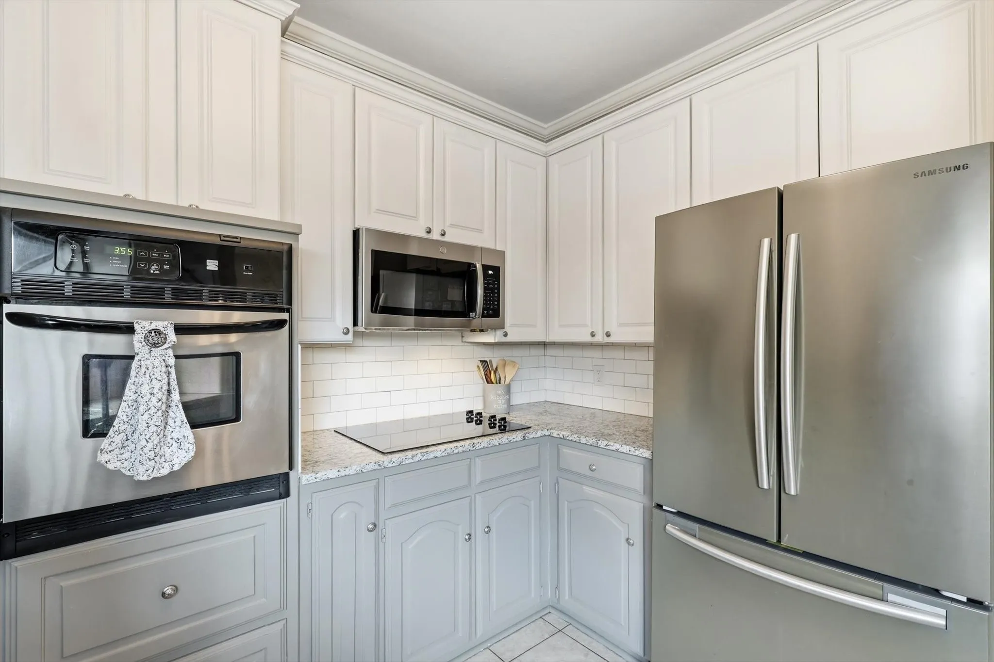 Townhouse For Sale in Denton County , 136 Cobblestone Row, Denton, Texas 76207, 2 Bedroom, 3 Bathroom, 2 Garage spaces, 1,406 Sqft, built in 1985, mls#21373546, Real Estate Agent in Denton, Homes For Sale in Denton county, Homes For Sale in Denton, Realtor in Denton Texas, Real Estate Brokerage Independent Realty Texas, Luminita Cordes Realtor