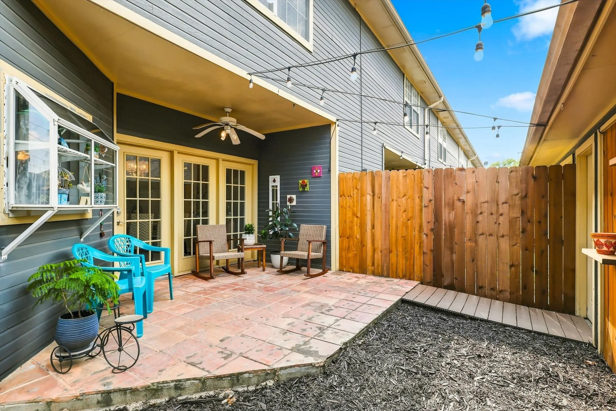 Townhouse For Sale in Denton County , 136 Cobblestone Row, Denton, Texas 76207, 2 Bedroom, 3 Bathroom, 2 Garage spaces, 1,406 Sqft, built in 1985, mls#21373546, Real Estate Agent in Denton, Homes For Sale in Denton county, Homes For Sale in Denton, Realtor in Denton Texas, Real Estate Brokerage Independent Realty Texas, Luminita Cordes Realtor