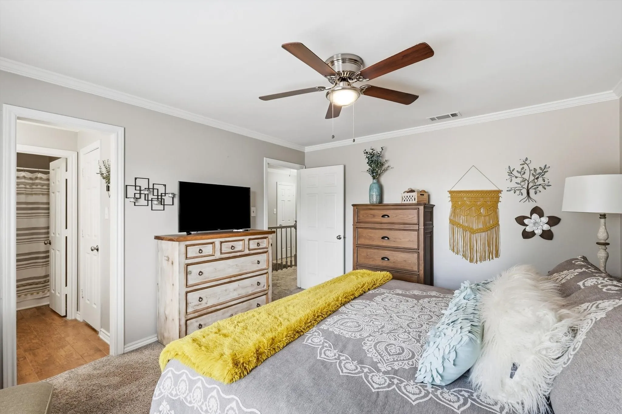 Townhouse For Sale in Denton County , 136 Cobblestone Row, Denton, Texas 76207, 2 Bedroom, 3 Bathroom, 2 Garage spaces, 1,406 Sqft, built in 1985, mls#21373546, Real Estate Agent in Denton, Homes For Sale in Denton county, Homes For Sale in Denton, Realtor in Denton Texas, Real Estate Brokerage Independent Realty Texas, Luminita Cordes Realtor
