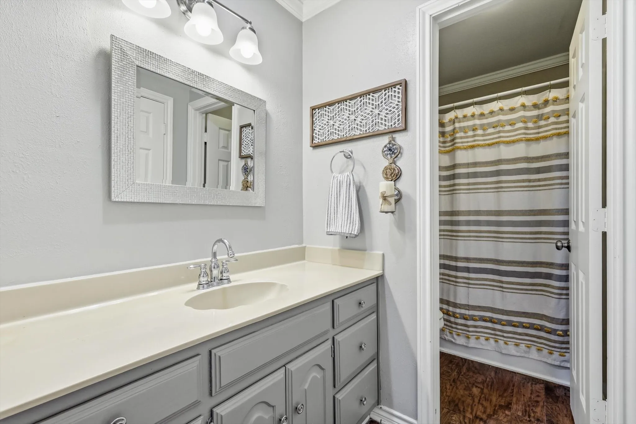 Bedroom 2 En Suite Bath