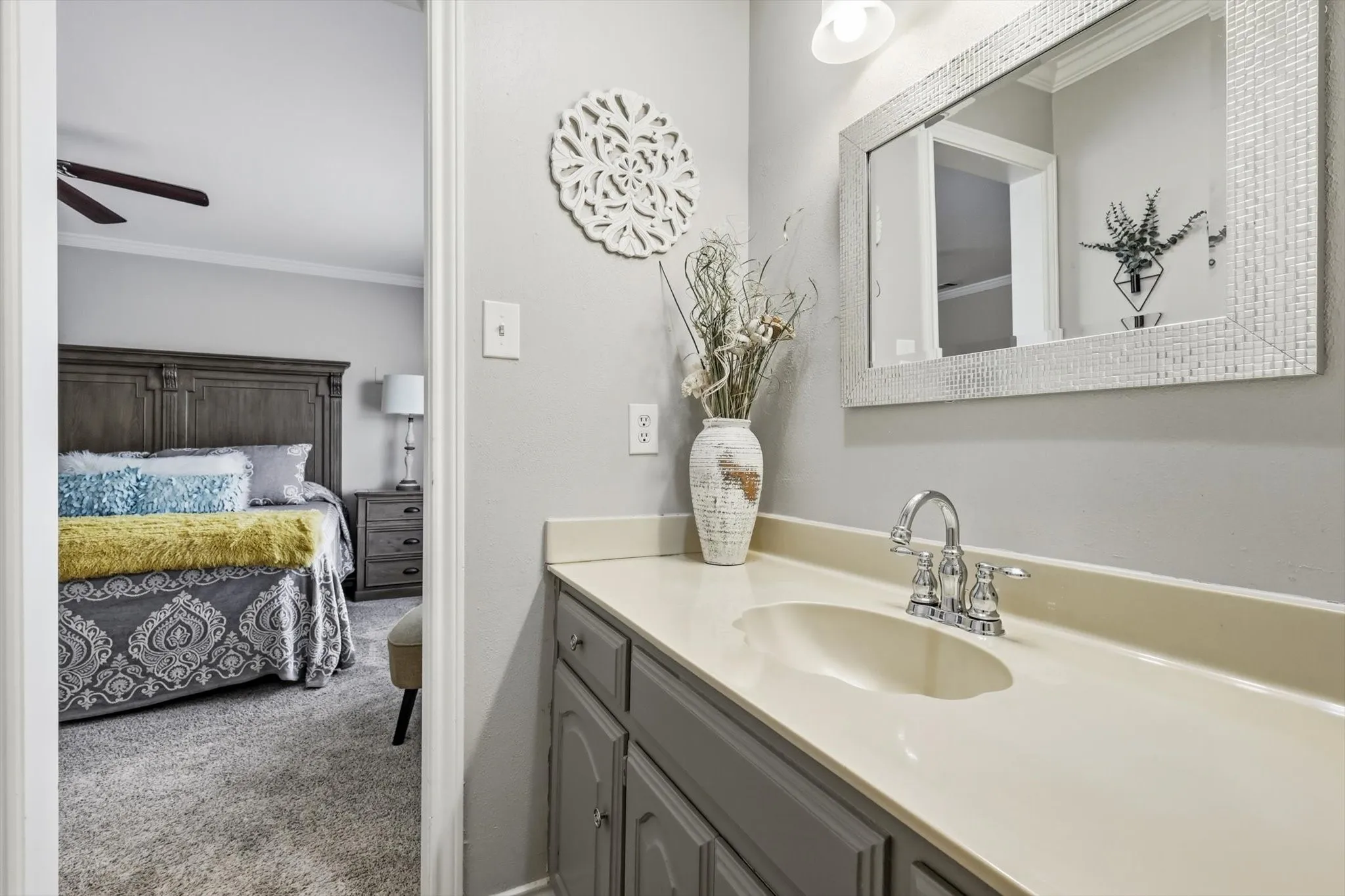 Townhouse For Sale in Denton County , 136 Cobblestone Row, Denton, Texas 76207, 2 Bedroom, 3 Bathroom, 2 Garage spaces, 1,406 Sqft, built in 1985, mls#21373546, Real Estate Agent in Denton, Homes For Sale in Denton county, Homes For Sale in Denton, Realtor in Denton Texas, Real Estate Brokerage Independent Realty Texas, Luminita Cordes Realtor