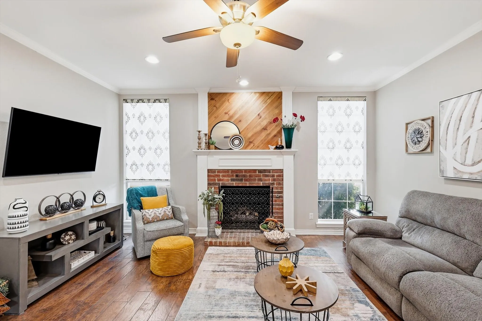 Townhouse For Sale in Denton County , 136 Cobblestone Row, Denton, Texas 76207, 2 Bedroom, 3 Bathroom, 2 Garage spaces, 1,406 Sqft, built in 1985, mls#21373546, Real Estate Agent in Denton, Homes For Sale in Denton county, Homes For Sale in Denton, Realtor in Denton Texas, Real Estate Brokerage Independent Realty Texas, Luminita Cordes Realtor