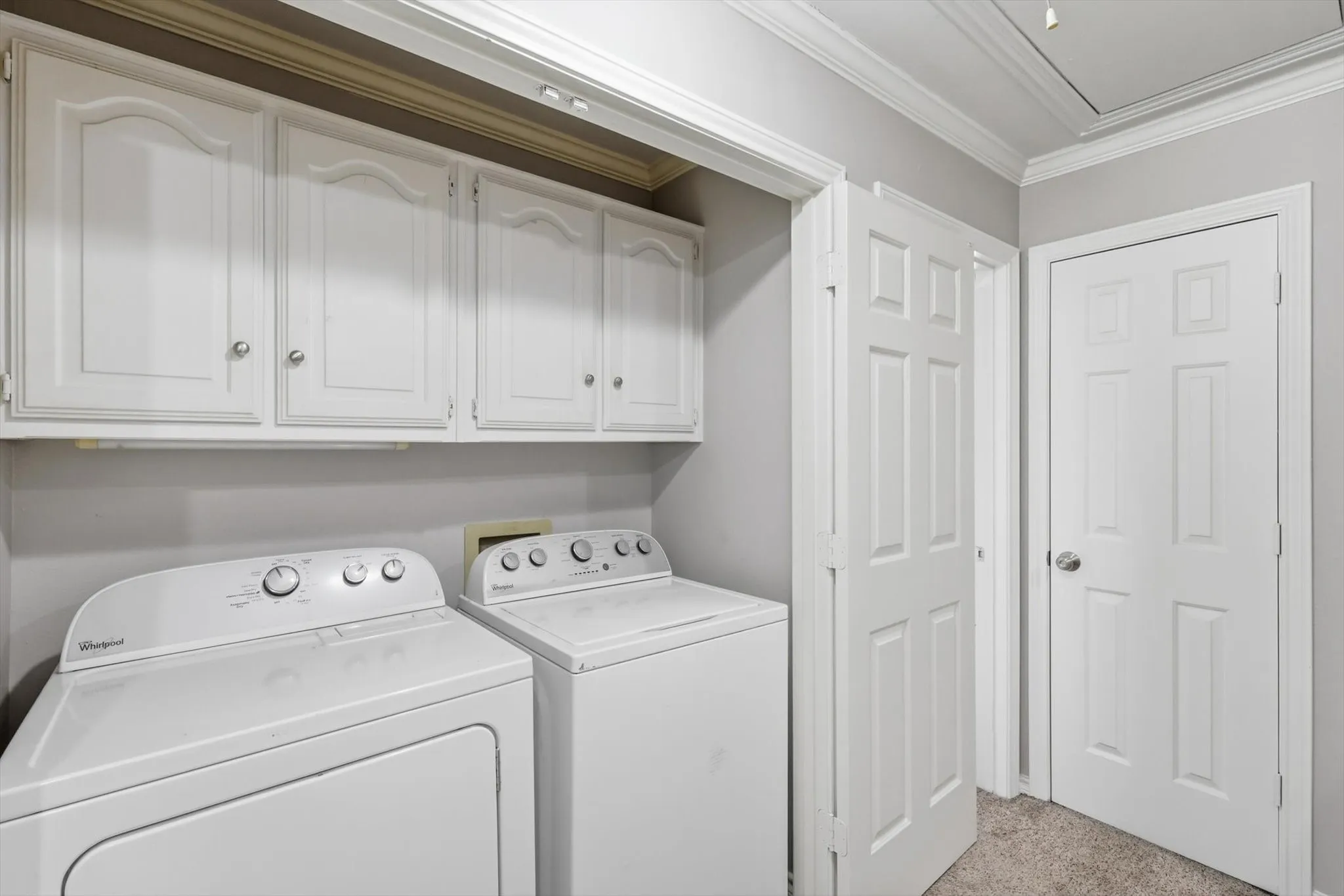 Townhouse For Sale in Denton County , 136 Cobblestone Row, Denton, Texas 76207, 2 Bedroom, 3 Bathroom, 2 Garage spaces, 1,406 Sqft, built in 1985, mls#21373546, Real Estate Agent in Denton, Homes For Sale in Denton county, Homes For Sale in Denton, Realtor in Denton Texas, Real Estate Brokerage Independent Realty Texas, Luminita Cordes Realtor