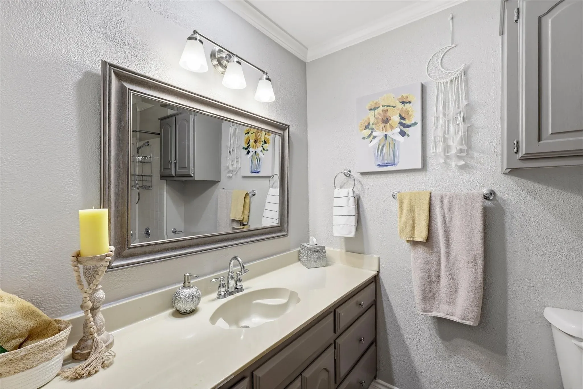 Bedroom 1 features en suite bath