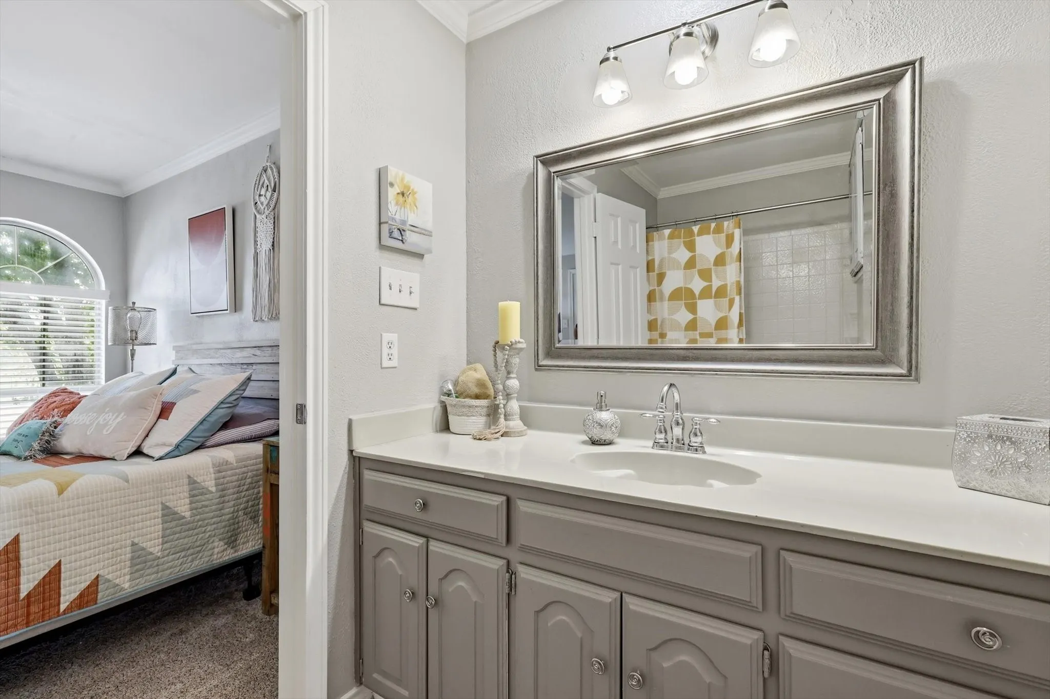 Townhouse For Sale in Denton County , 136 Cobblestone Row, Denton, Texas 76207, 2 Bedroom, 3 Bathroom, 2 Garage spaces, 1,406 Sqft, built in 1985, mls#21373546, Real Estate Agent in Denton, Homes For Sale in Denton county, Homes For Sale in Denton, Realtor in Denton Texas, Real Estate Brokerage Independent Realty Texas, Luminita Cordes Realtor