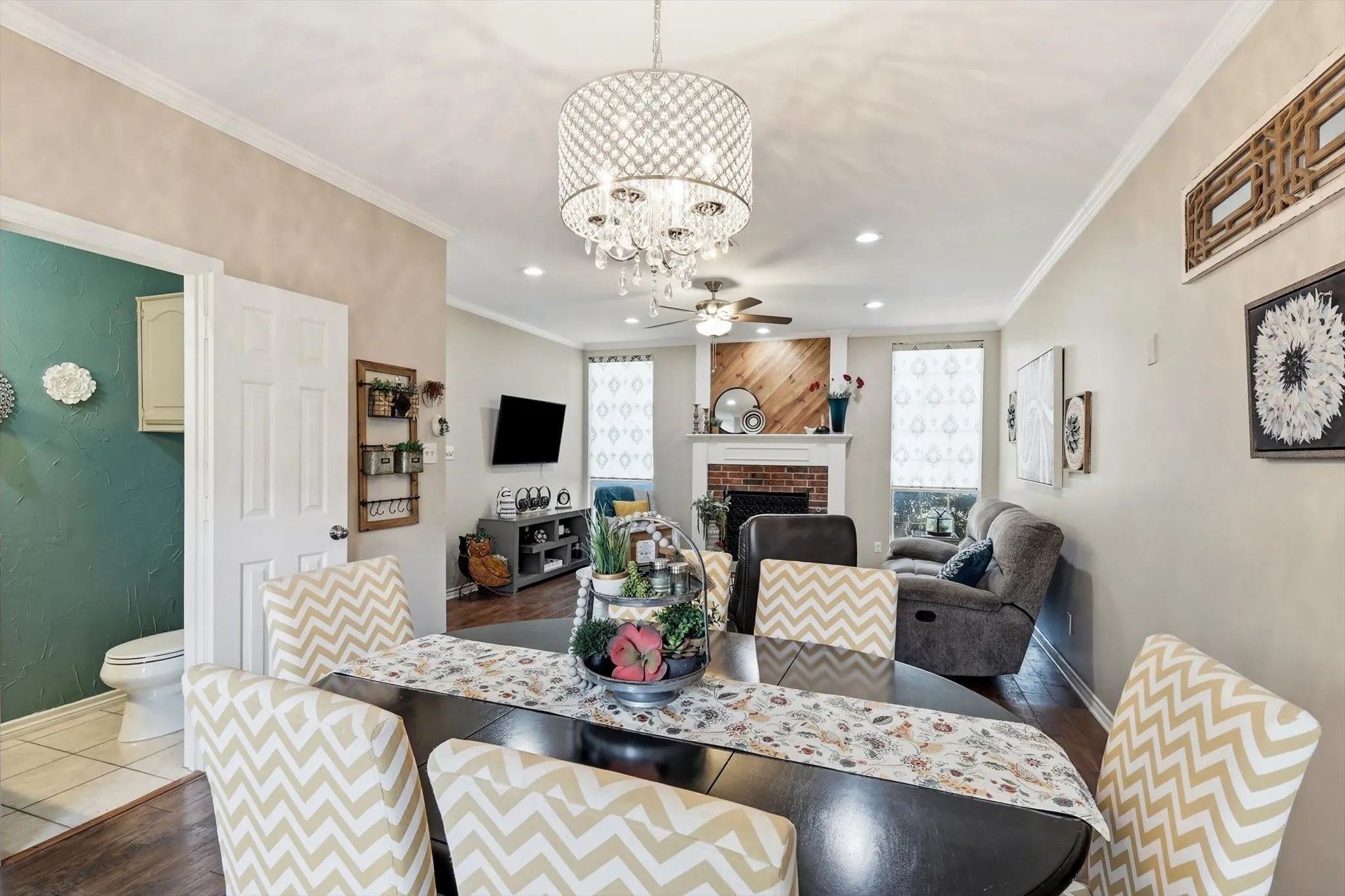 Townhouse For Sale in Denton County , 136 Cobblestone Row, Denton, Texas 76207, 2 Bedroom, 3 Bathroom, 2 Garage spaces, 1,406 Sqft, built in 1985, mls#21373546, Real Estate Agent in Denton, Homes For Sale in Denton county, Homes For Sale in Denton, Realtor in Denton Texas, Real Estate Brokerage Independent Realty Texas, Luminita Cordes Realtor