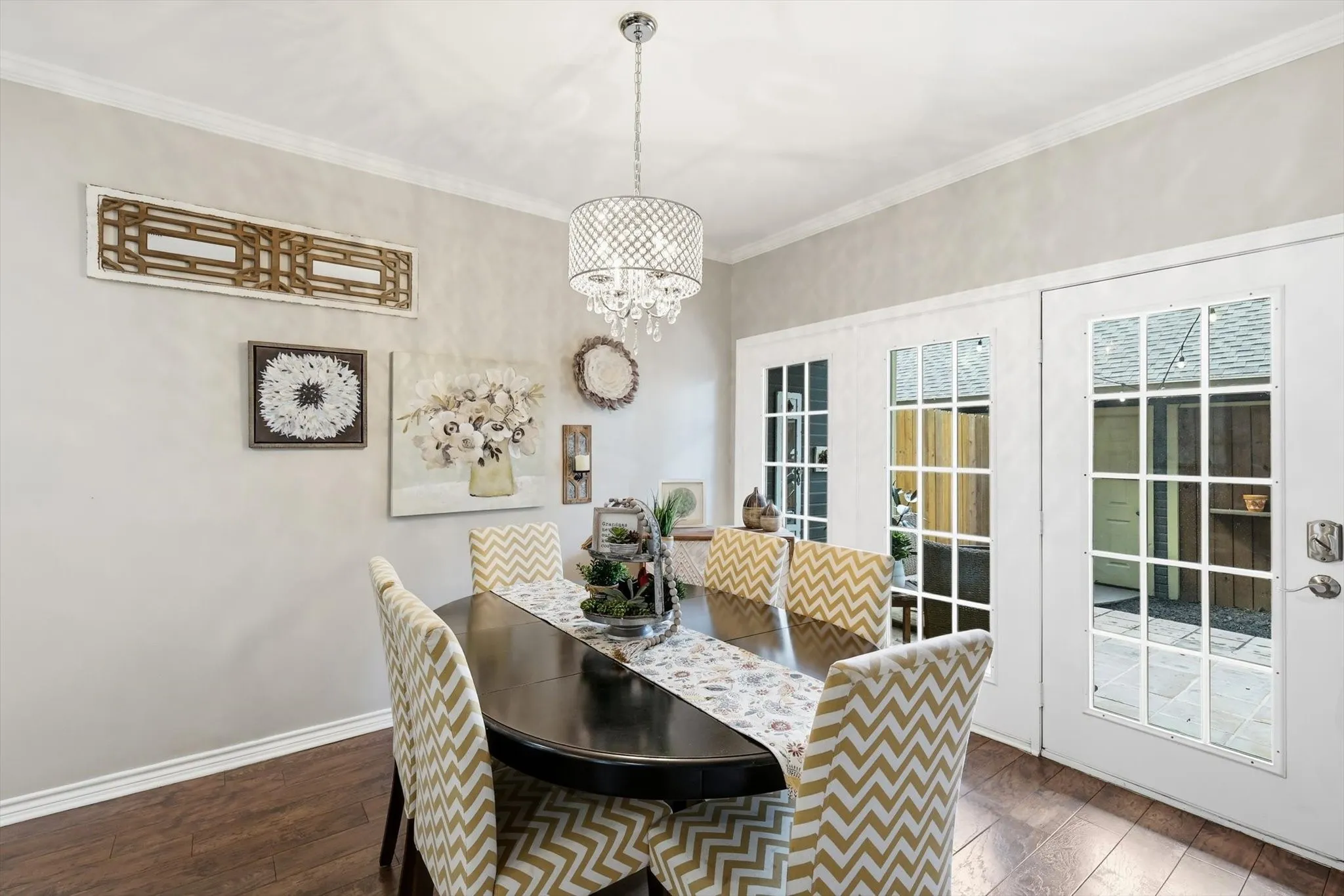 Townhouse For Sale in Denton County , 136 Cobblestone Row, Denton, Texas 76207, 2 Bedroom, 3 Bathroom, 2 Garage spaces, 1,406 Sqft, built in 1985, mls#21373546, Real Estate Agent in Denton, Homes For Sale in Denton county, Homes For Sale in Denton, Realtor in Denton Texas, Real Estate Brokerage Independent Realty Texas, Luminita Cordes Realtor