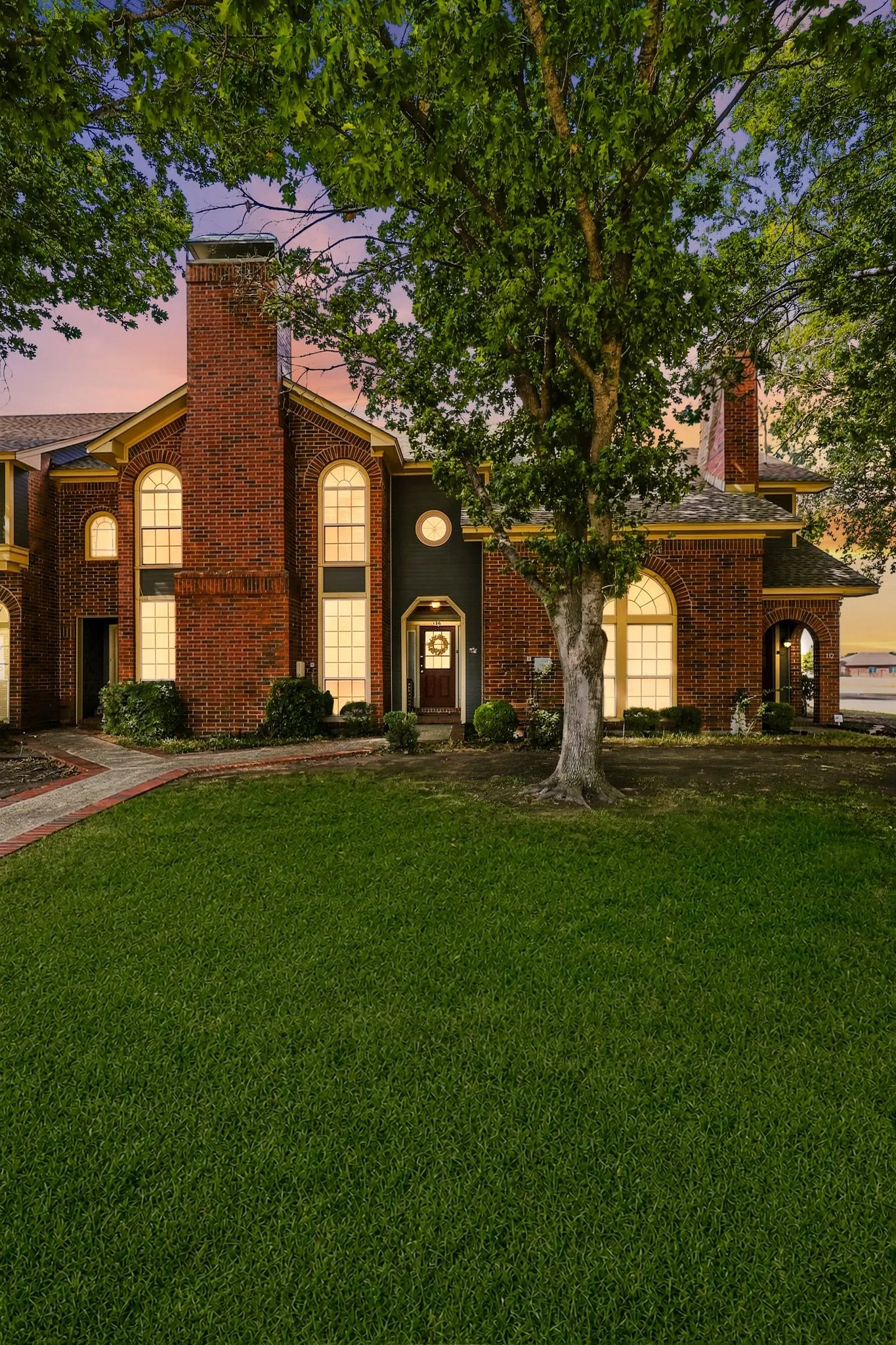 Townhouse For Sale in Denton County , 136 Cobblestone Row, Denton, Texas 76207, 2 Bedroom, 3 Bathroom, 2 Garage spaces, 1,406 Sqft, built in 1985, mls#21373546, Real Estate Agent in Denton, Homes For Sale in Denton county, Homes For Sale in Denton, Realtor in Denton Texas, Real Estate Brokerage Independent Realty Texas, Luminita Cordes Realtor