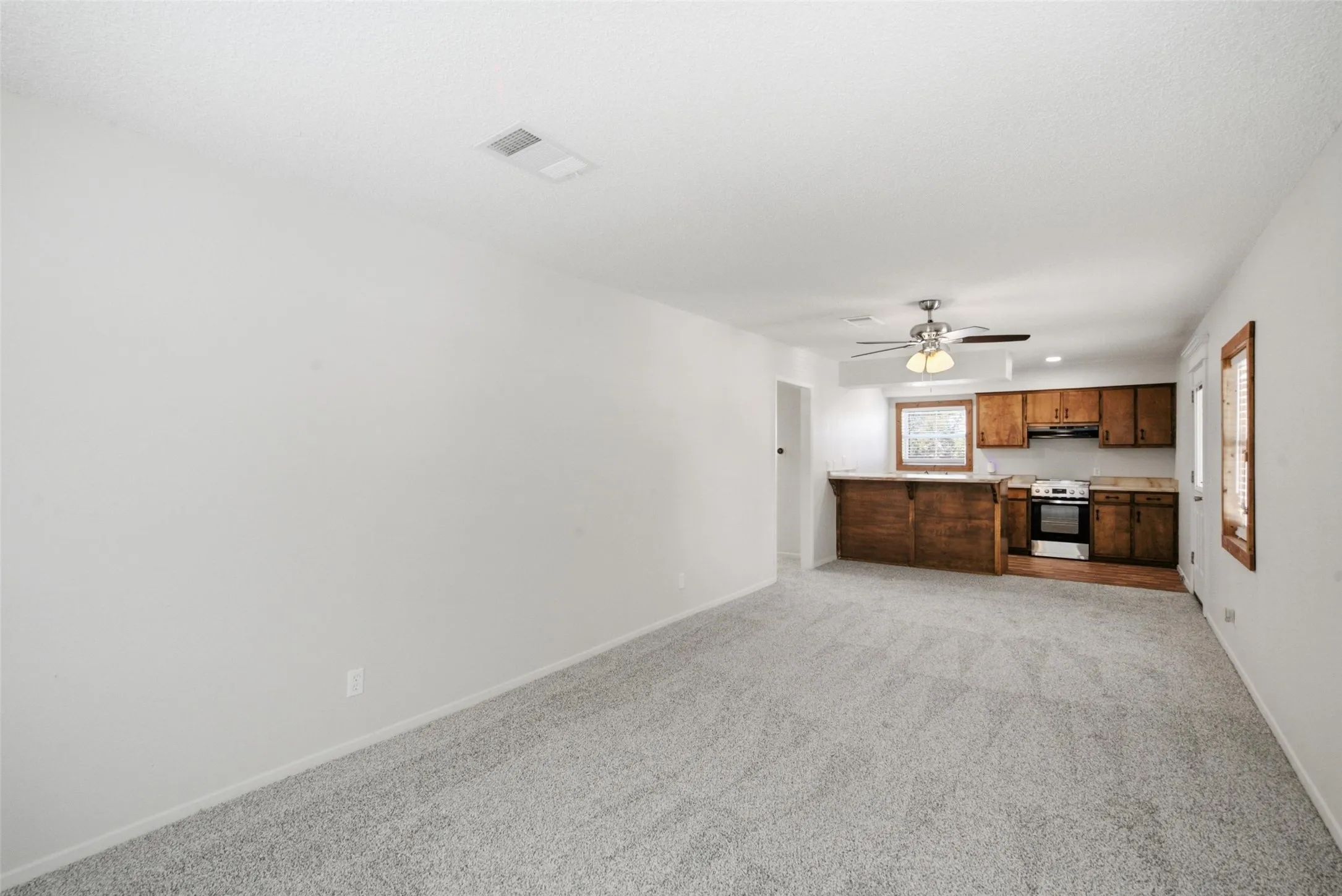 Single Family Residence For Sale in Young County , 700 Cherry Street, Graham, Texas 76450, 5 Bedroom, 4 Bathroom, 2 Garage spaces, 4,322 Sqft, built in 1901, mls#21375576, Real Estate Agent in Graham, Homes For Sale in Young county, Homes For Sale in Graham, Realtor in Graham Texas, Real Estate Brokerage Independent Realty Texas, Luminita Cordes Realtor