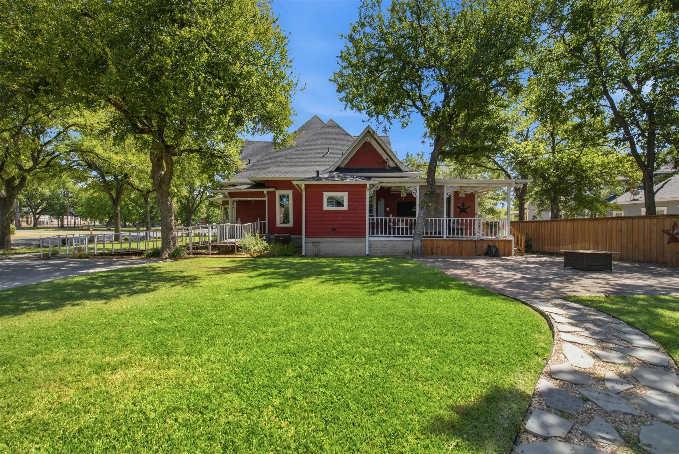 Single Family Residence For Sale in Young County , 700 Cherry Street, Graham, Texas 76450, 5 Bedroom, 4 Bathroom, 2 Garage spaces, 4,322 Sqft, built in 1901, mls#21375576, Real Estate Agent in Graham, Homes For Sale in Young county, Homes For Sale in Graham, Realtor in Graham Texas, Real Estate Brokerage Independent Realty Texas, Luminita Cordes Realtor