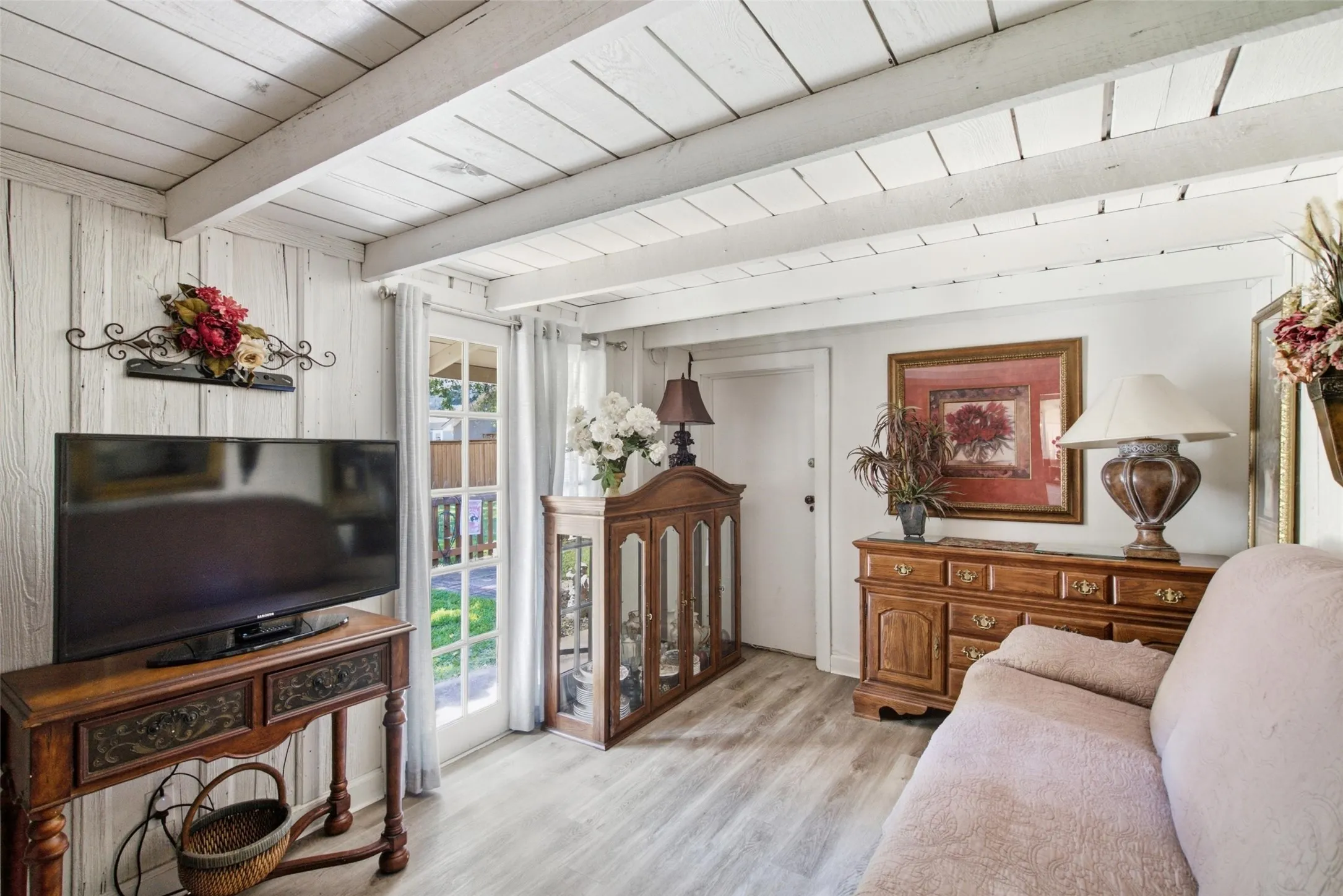 Single Family Residence For Sale in Young County , 700 Cherry Street, Graham, Texas 76450, 5 Bedroom, 4 Bathroom, 2 Garage spaces, 4,322 Sqft, built in 1901, mls#21375576, Real Estate Agent in Graham, Homes For Sale in Young county, Homes For Sale in Graham, Realtor in Graham Texas, Real Estate Brokerage Independent Realty Texas, Luminita Cordes Realtor