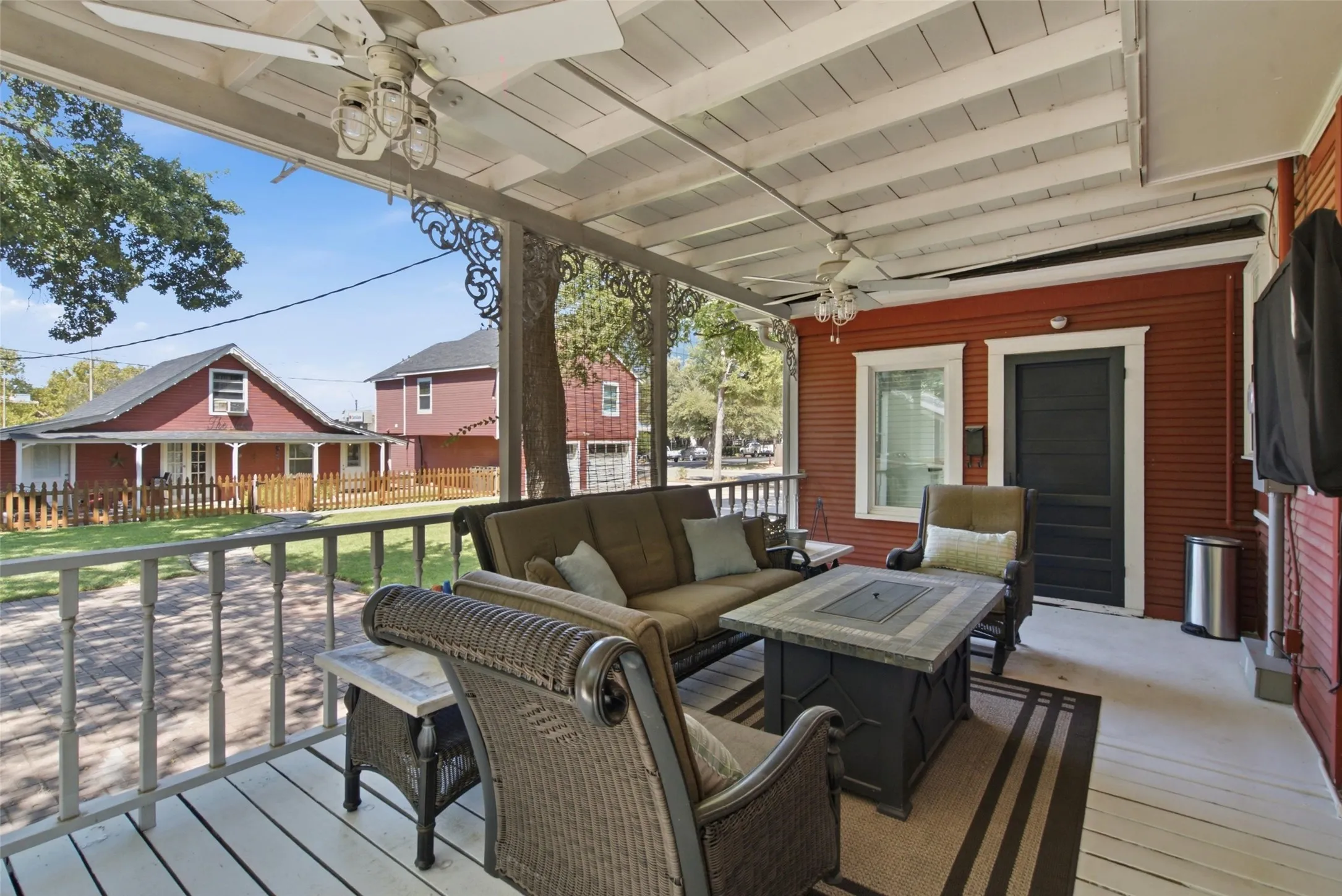 Single Family Residence For Sale in Young County , 700 Cherry Street, Graham, Texas 76450, 5 Bedroom, 4 Bathroom, 2 Garage spaces, 4,322 Sqft, built in 1901, mls#21375576, Real Estate Agent in Graham, Homes For Sale in Young county, Homes For Sale in Graham, Realtor in Graham Texas, Real Estate Brokerage Independent Realty Texas, Luminita Cordes Realtor
