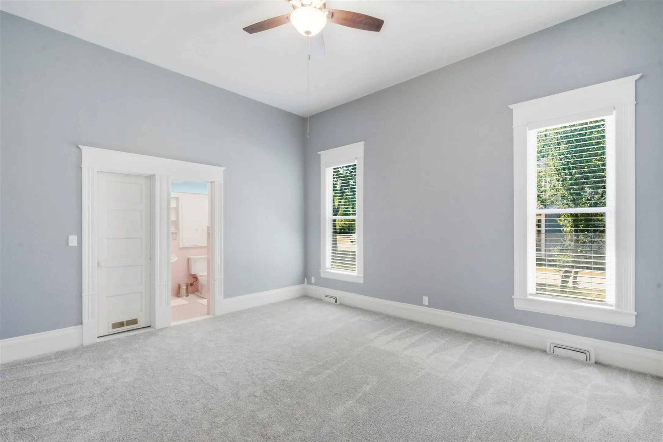 Single Family Residence For Sale in Young County , 700 Cherry Street, Graham, Texas 76450, 5 Bedroom, 4 Bathroom, 2 Garage spaces, 4,322 Sqft, built in 1901, mls#21375576, Real Estate Agent in Graham, Homes For Sale in Young county, Homes For Sale in Graham, Realtor in Graham Texas, Real Estate Brokerage Independent Realty Texas, Luminita Cordes Realtor